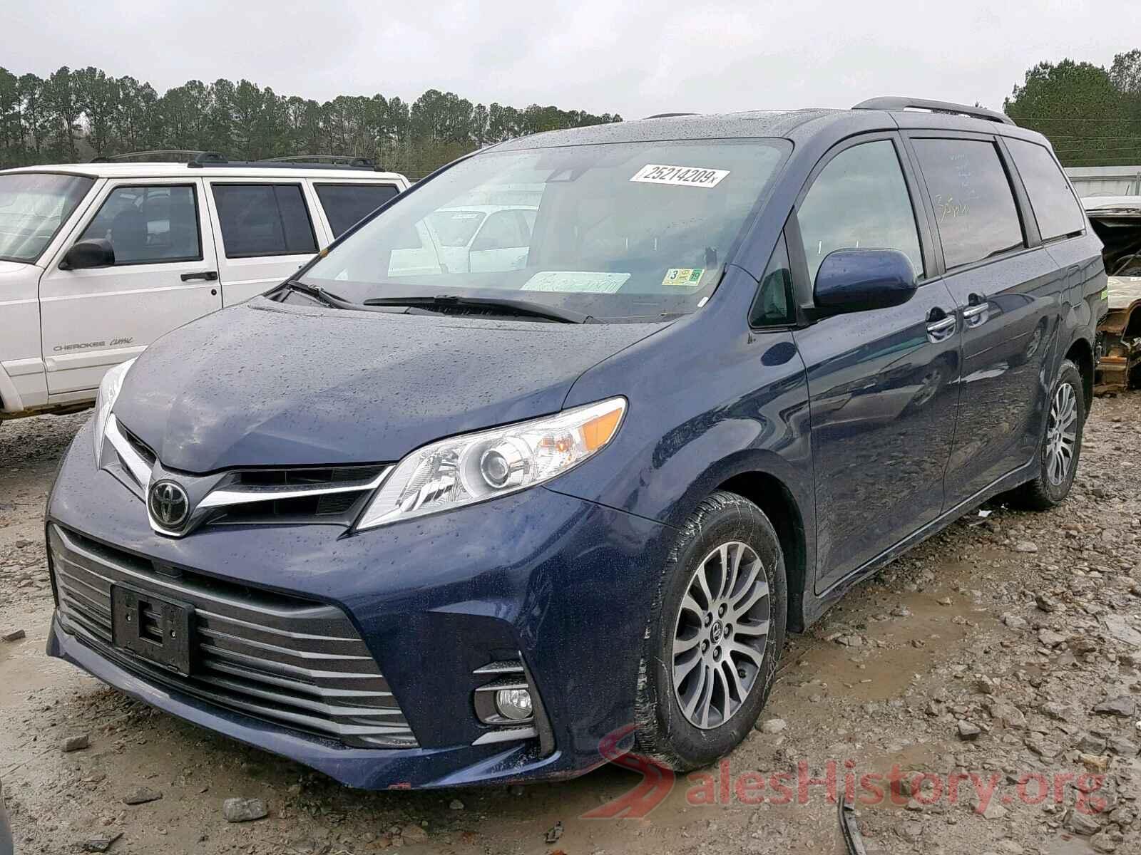 5TDYZ3DC2JS924856 2018 TOYOTA SIENNA XLE