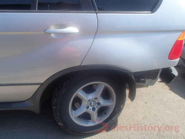 3VV2B7AX5KM144216 2003 BMW X5