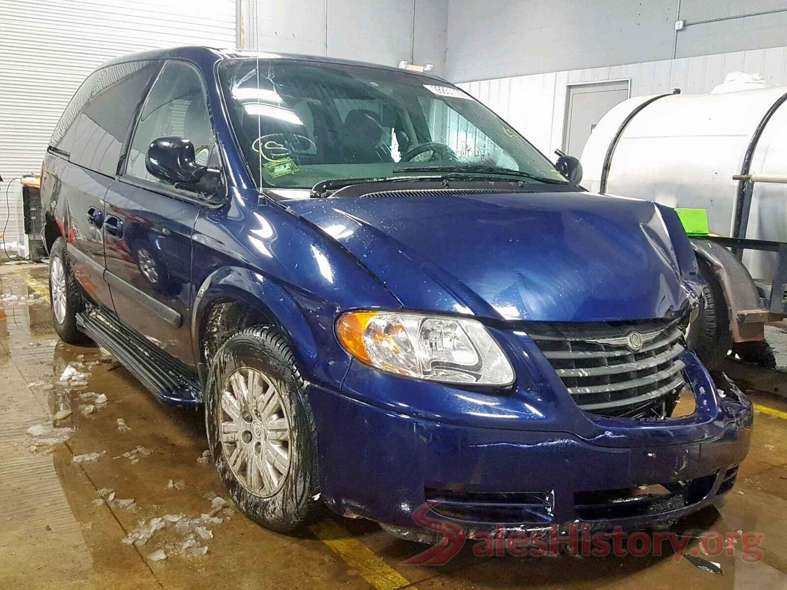 1C4NJCBA1GD568903 2005 CHRYSLER TOWN & COU