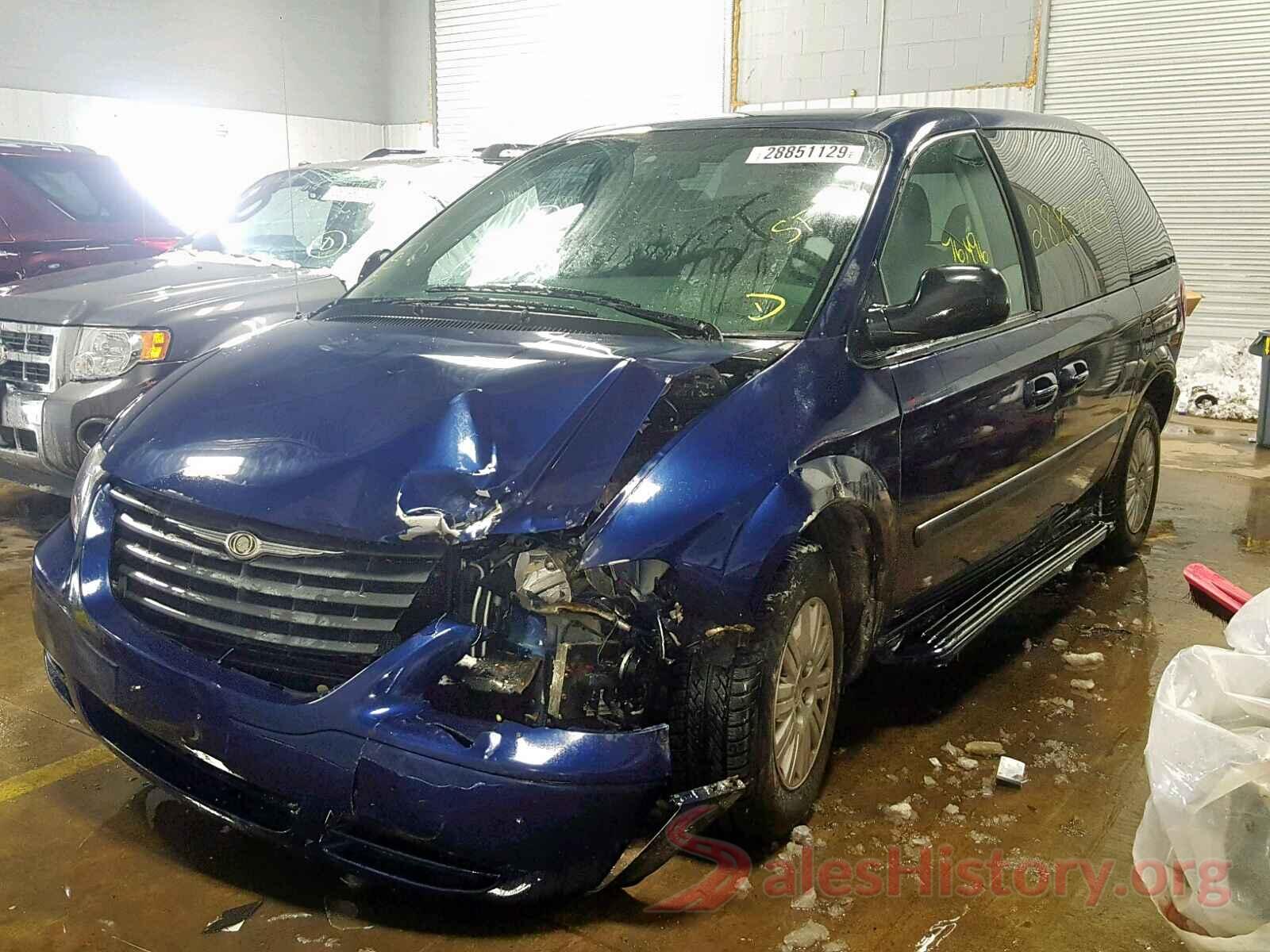 1C4NJCBA1GD568903 2005 CHRYSLER TOWN & COU