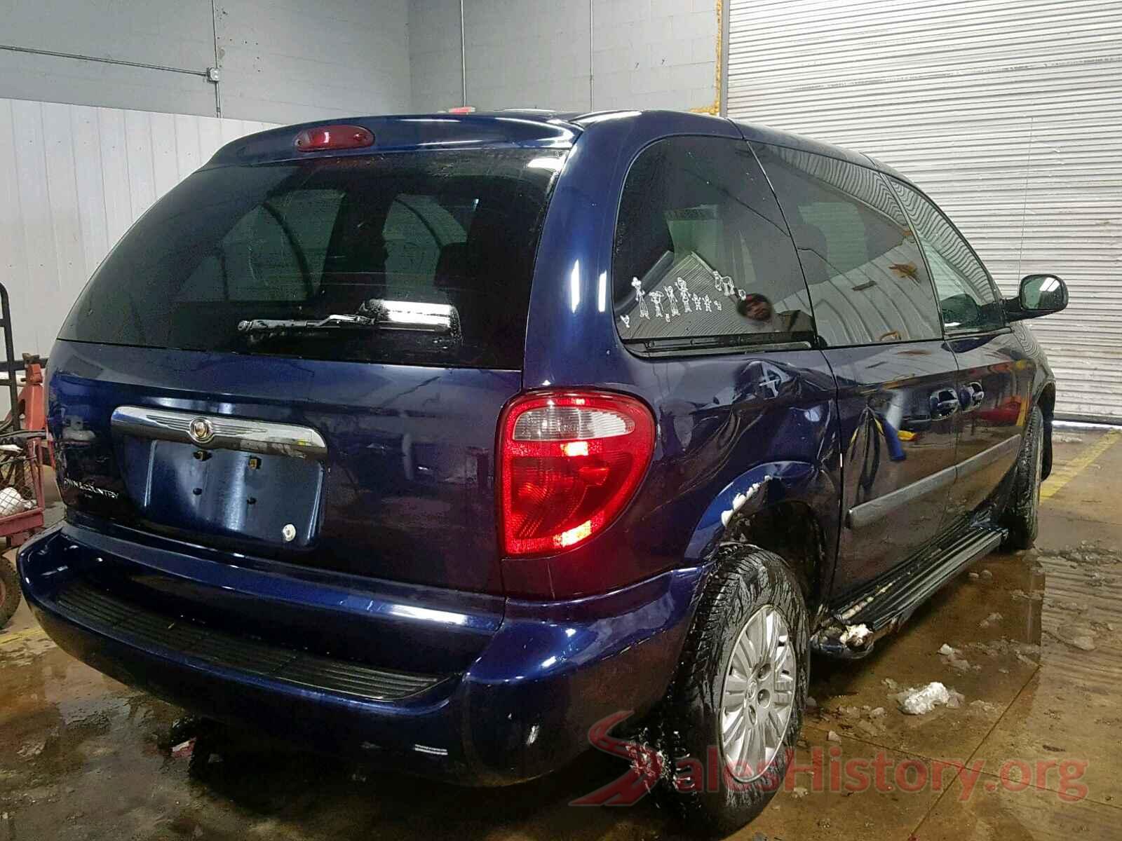 1C4NJCBA1GD568903 2005 CHRYSLER TOWN & COU