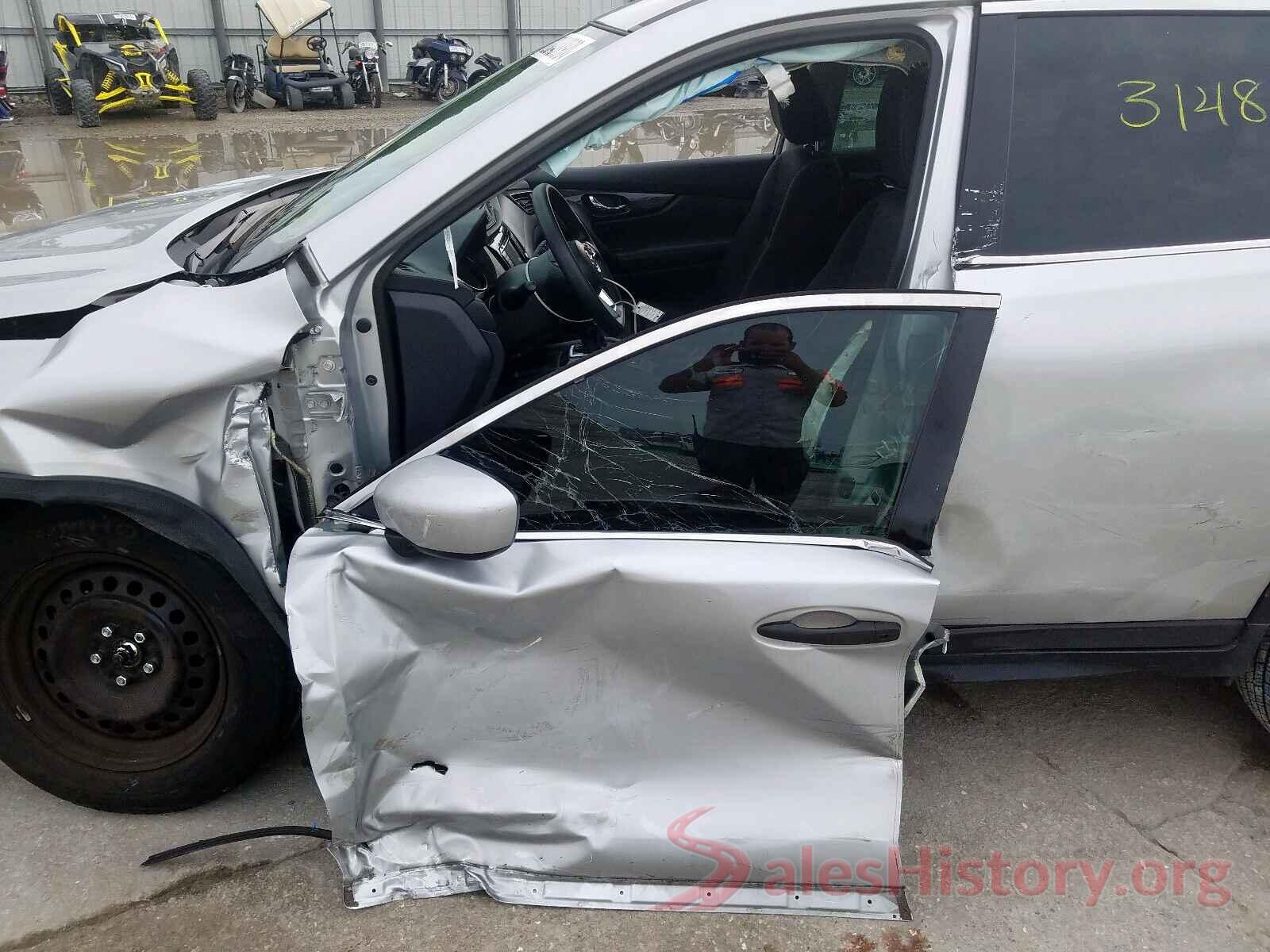 JF2SJAHC8GH412433 2018 NISSAN ROGUE