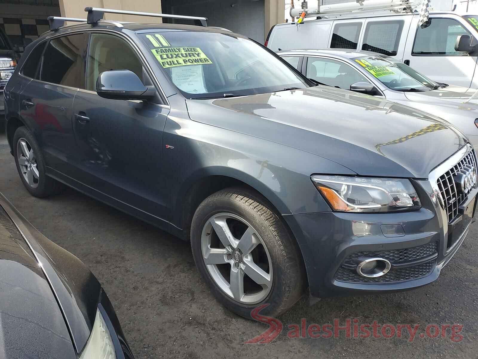 1C4RJECG8JC141554 2011 AUDI Q5