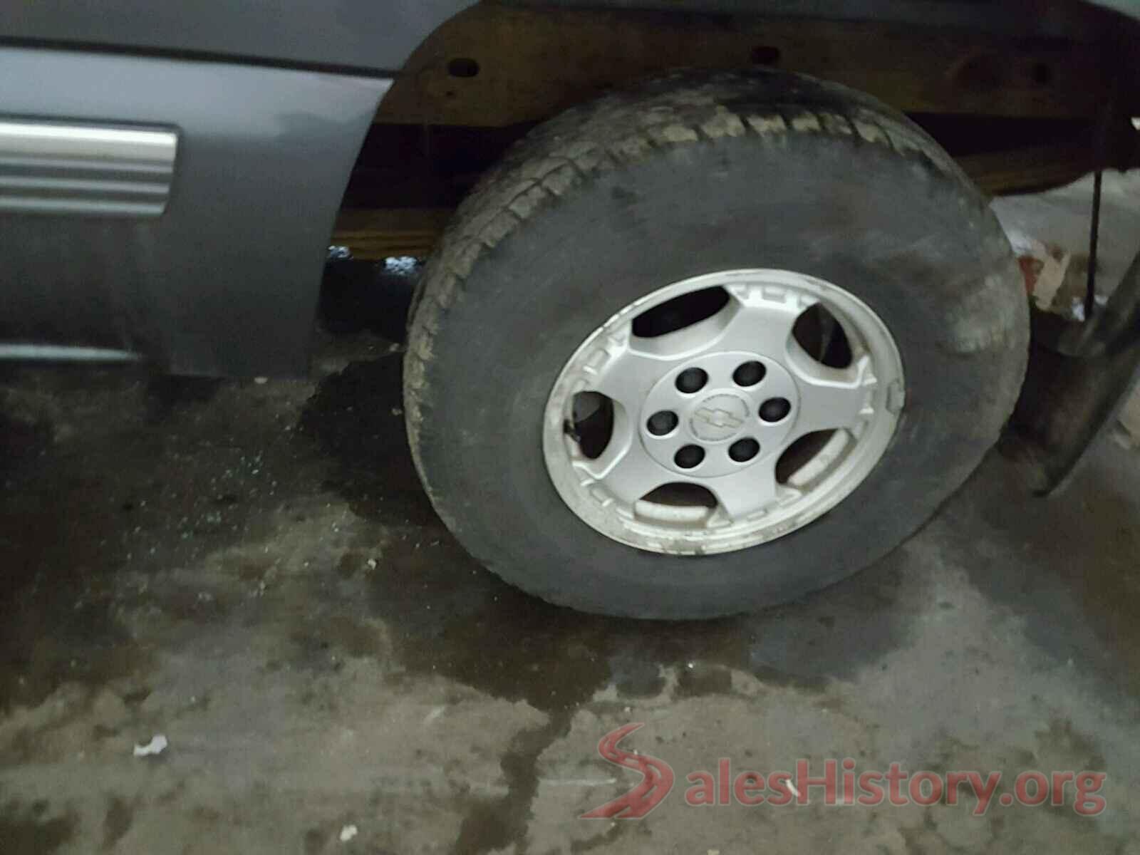 1HGCV1F60JA047526 2001 CHEVROLET SILVERADO