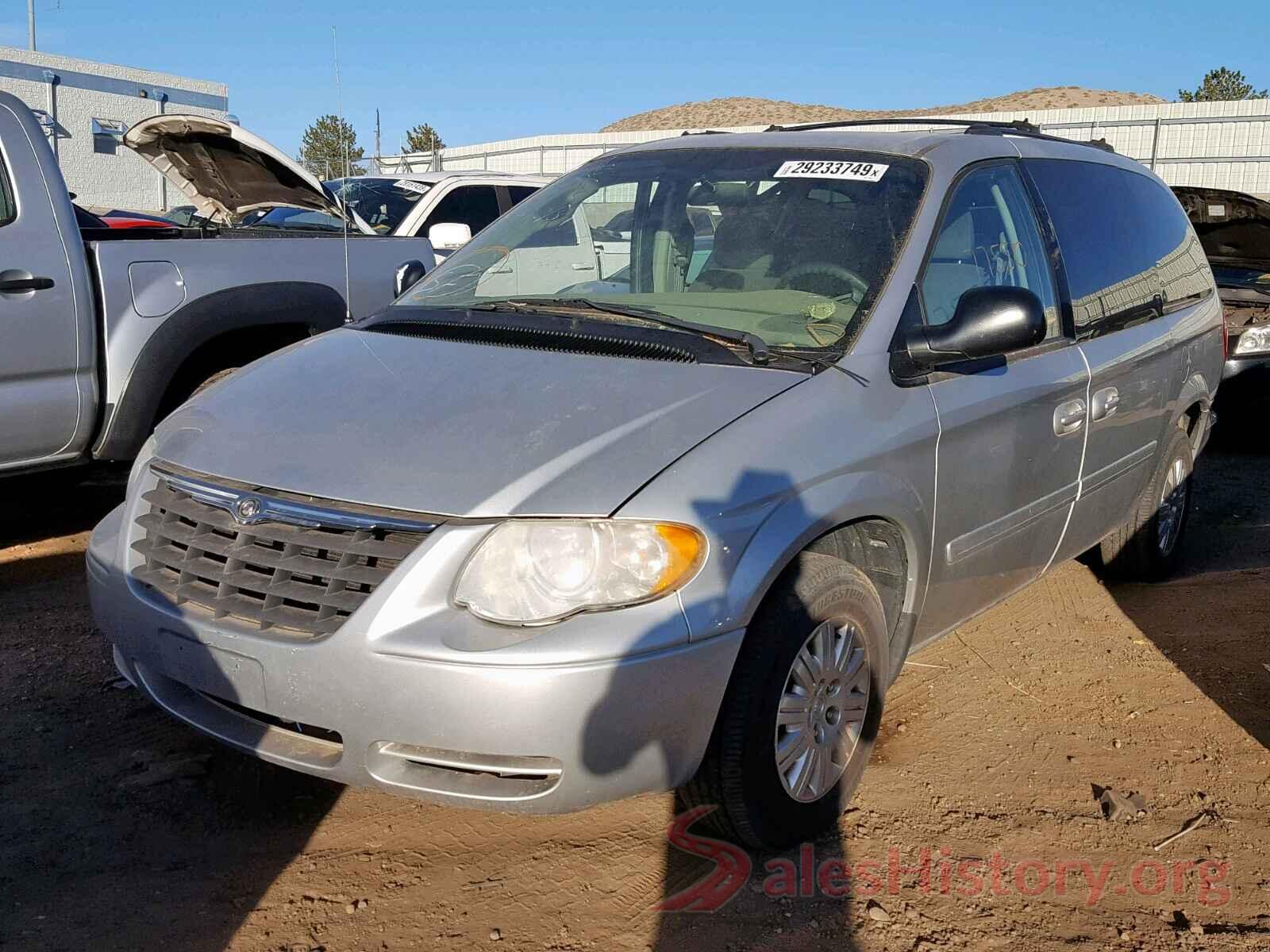 5NPD74LF7KH451971 2005 CHRYSLER TOWN & COU