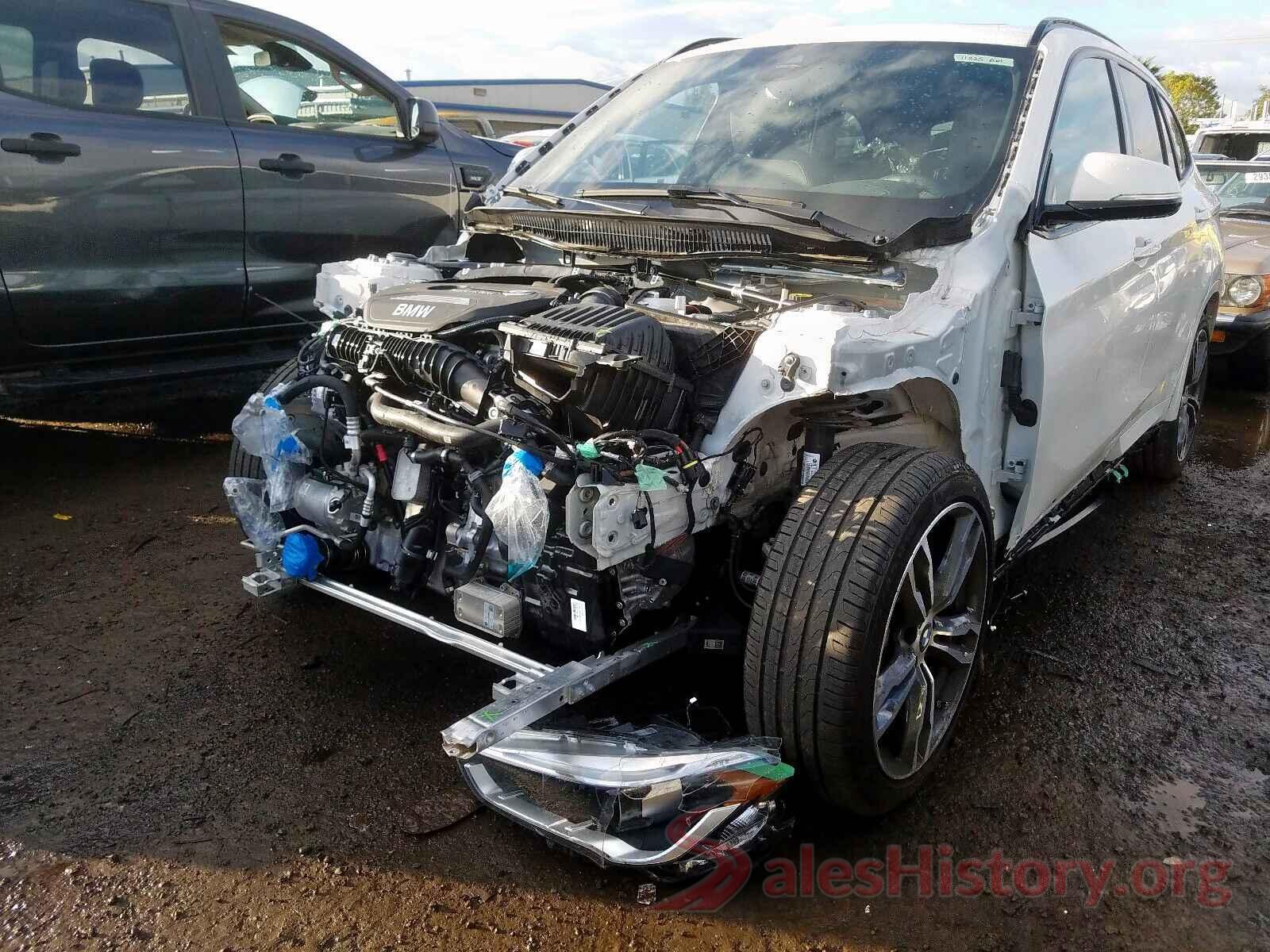 4T1B11HK9JU635726 2019 BMW X1