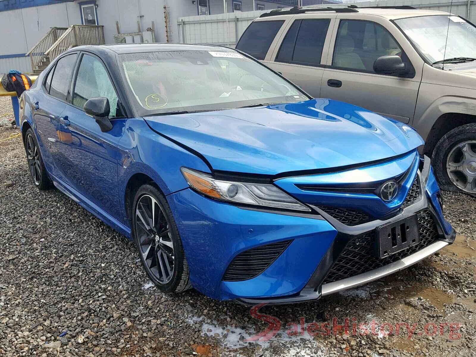 4T1B61HK1JU056957 2018 TOYOTA CAMRY