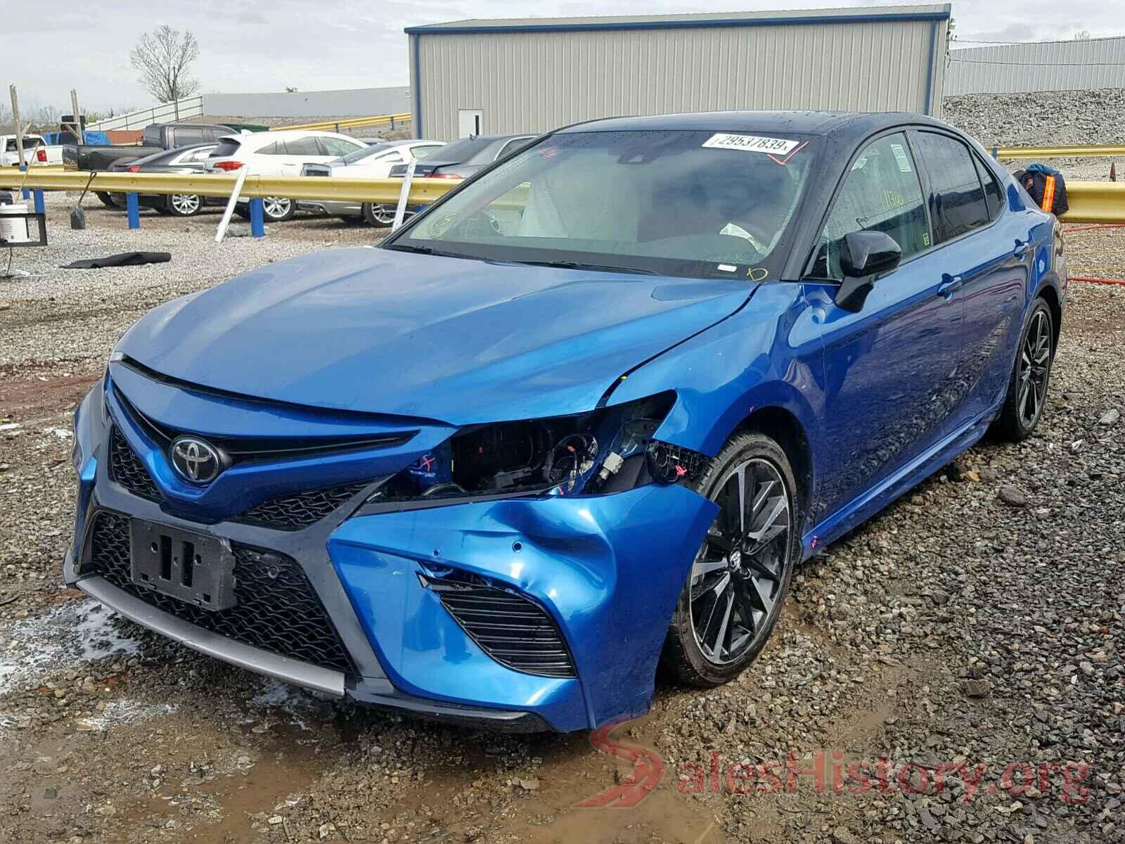 4T1B61HK1JU056957 2018 TOYOTA CAMRY