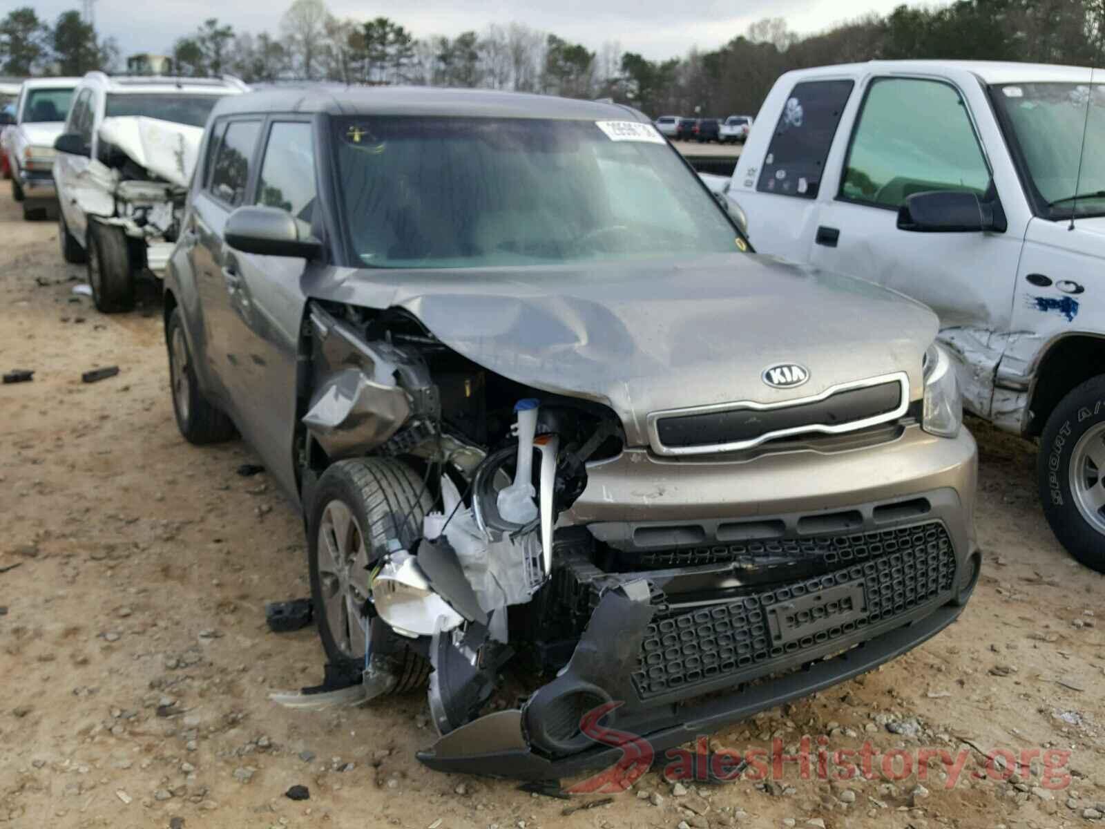 KNDPMCAC9H7235156 2015 KIA SOUL