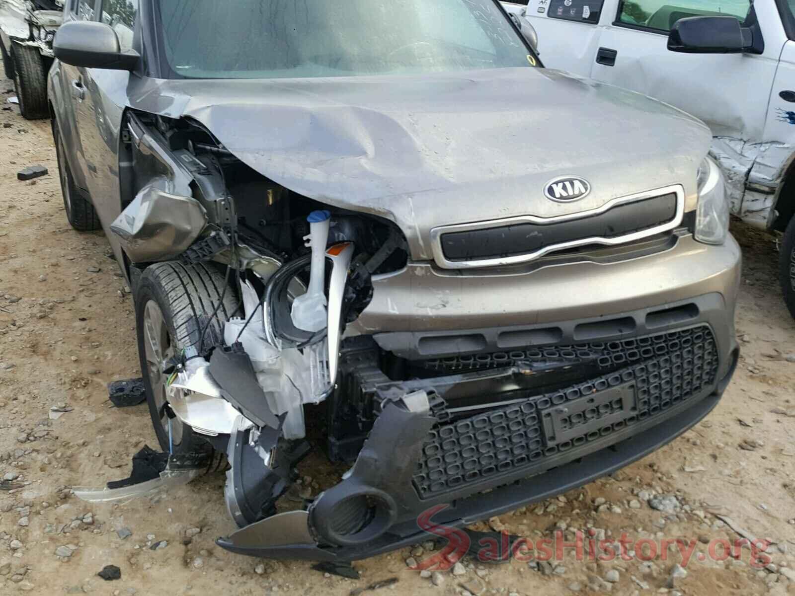 KNDPMCAC9H7235156 2015 KIA SOUL