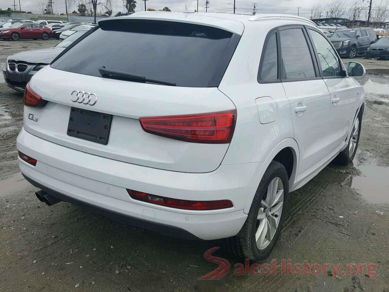 JF2SKAEC1KH573359 2018 AUDI Q3