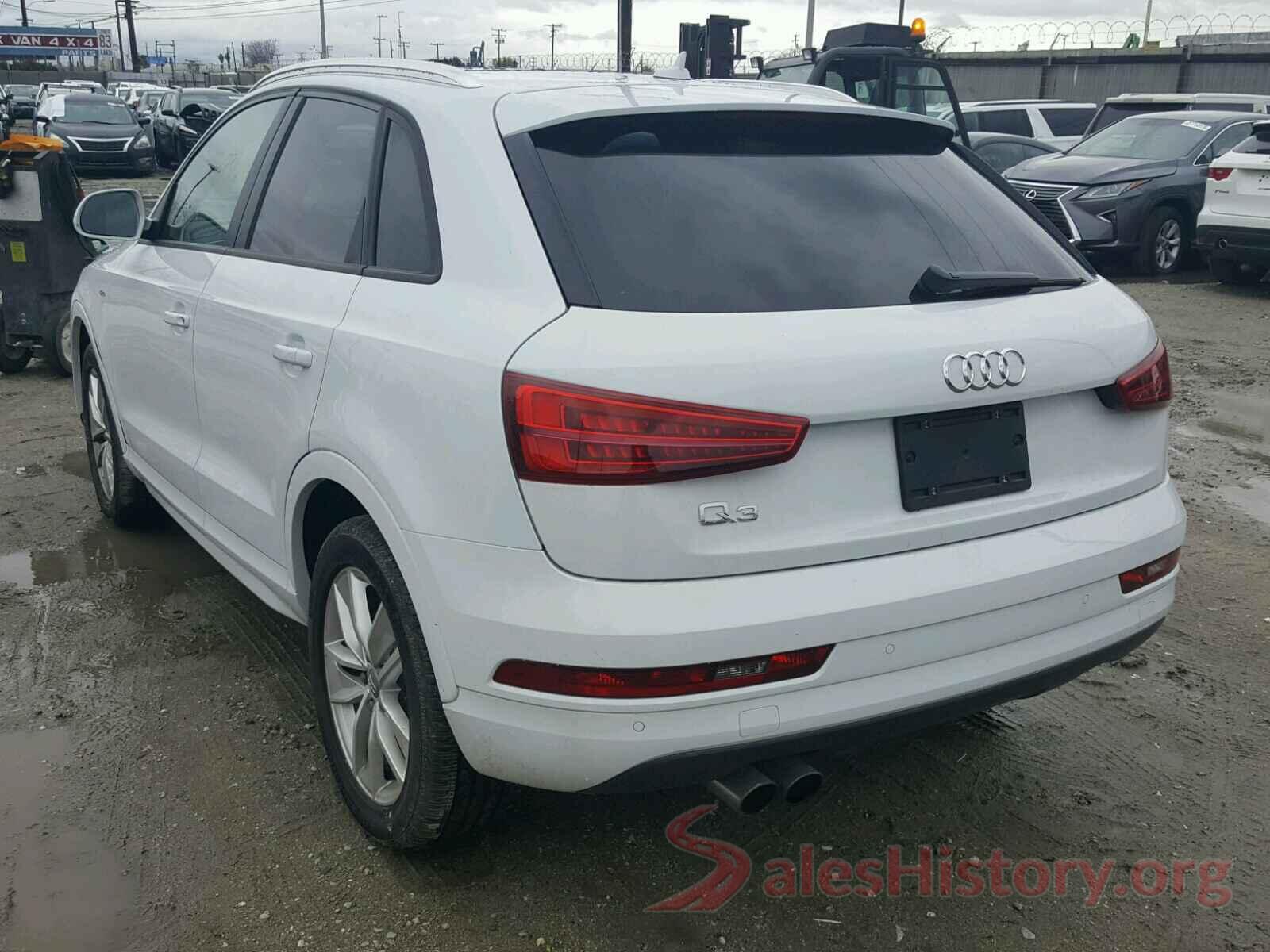 JF2SKAEC1KH573359 2018 AUDI Q3