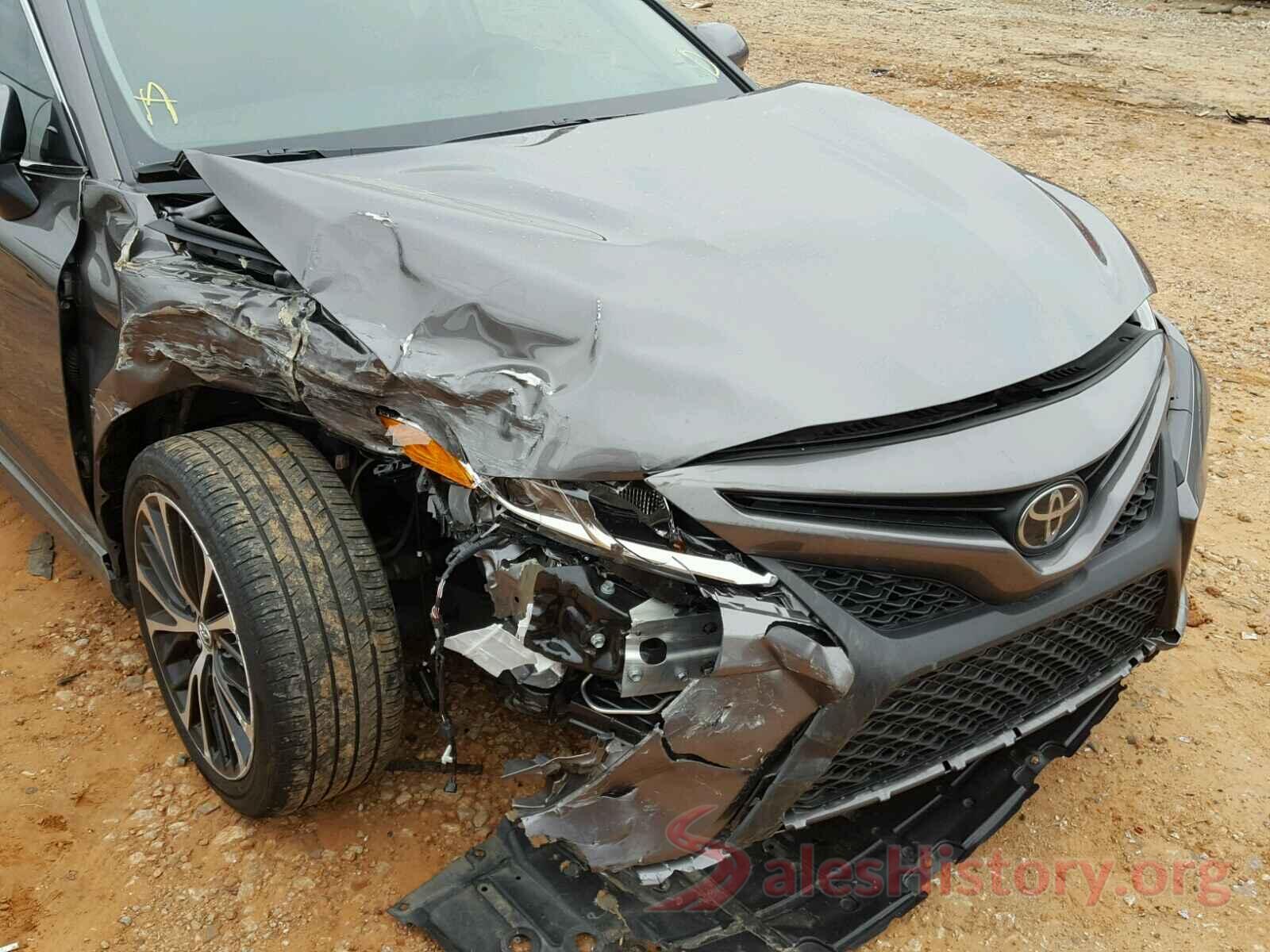 WVGAV7AX2HK028999 2018 TOYOTA CAMRY