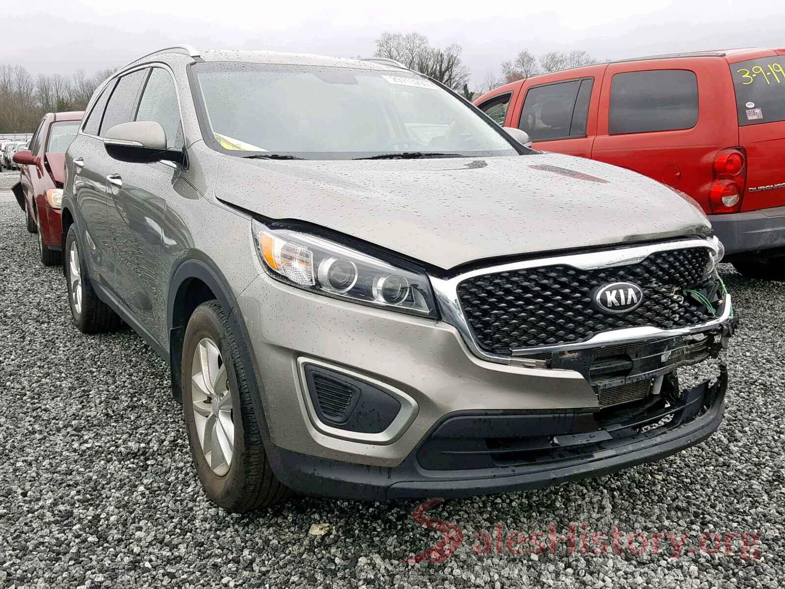 3VWE57BU8KM125602 2016 KIA SORENTO LX