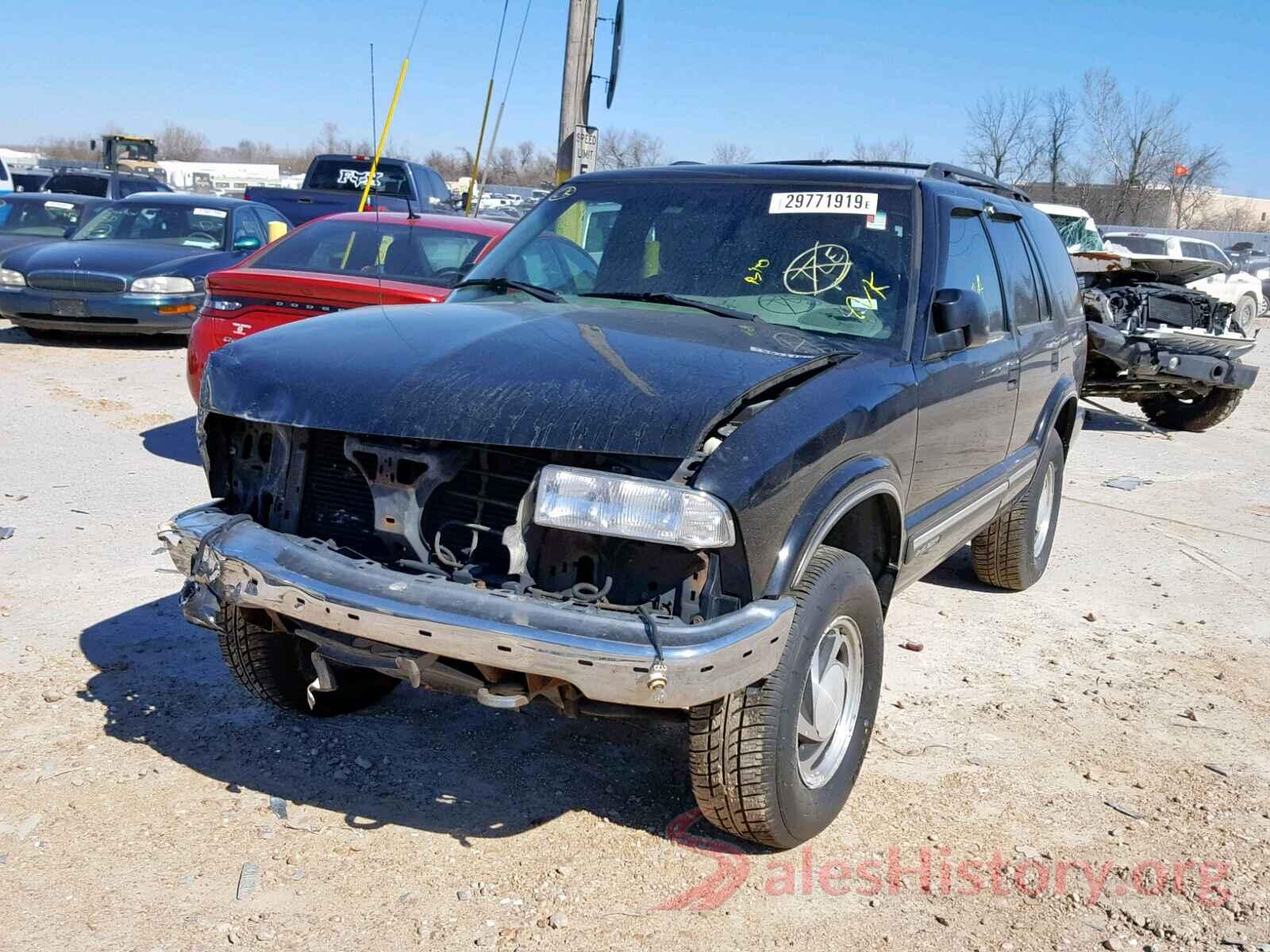 2HGFC2F5XJH608378 2000 CHEVROLET BLAZER