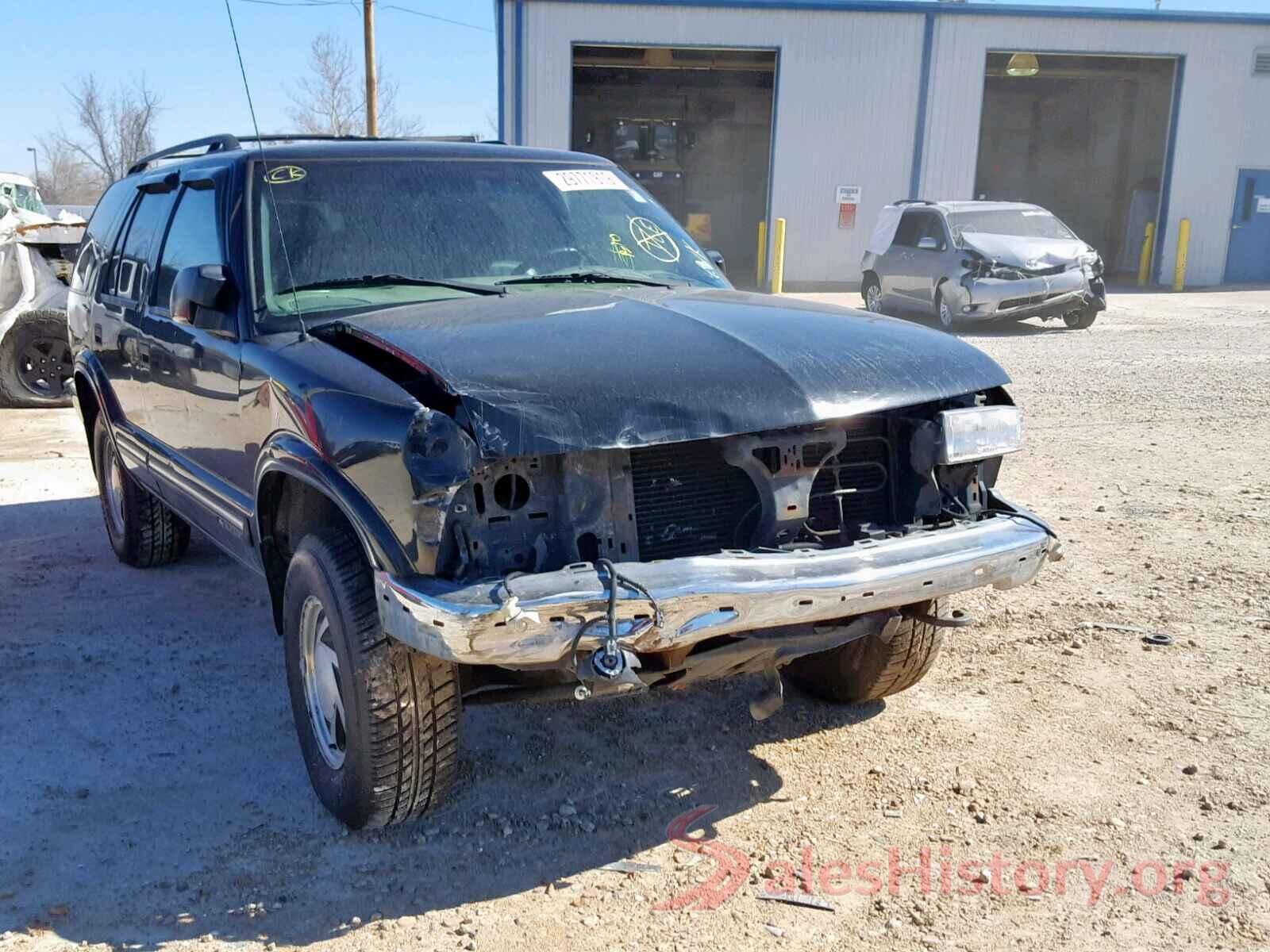 2HGFC2F5XJH608378 2000 CHEVROLET BLAZER