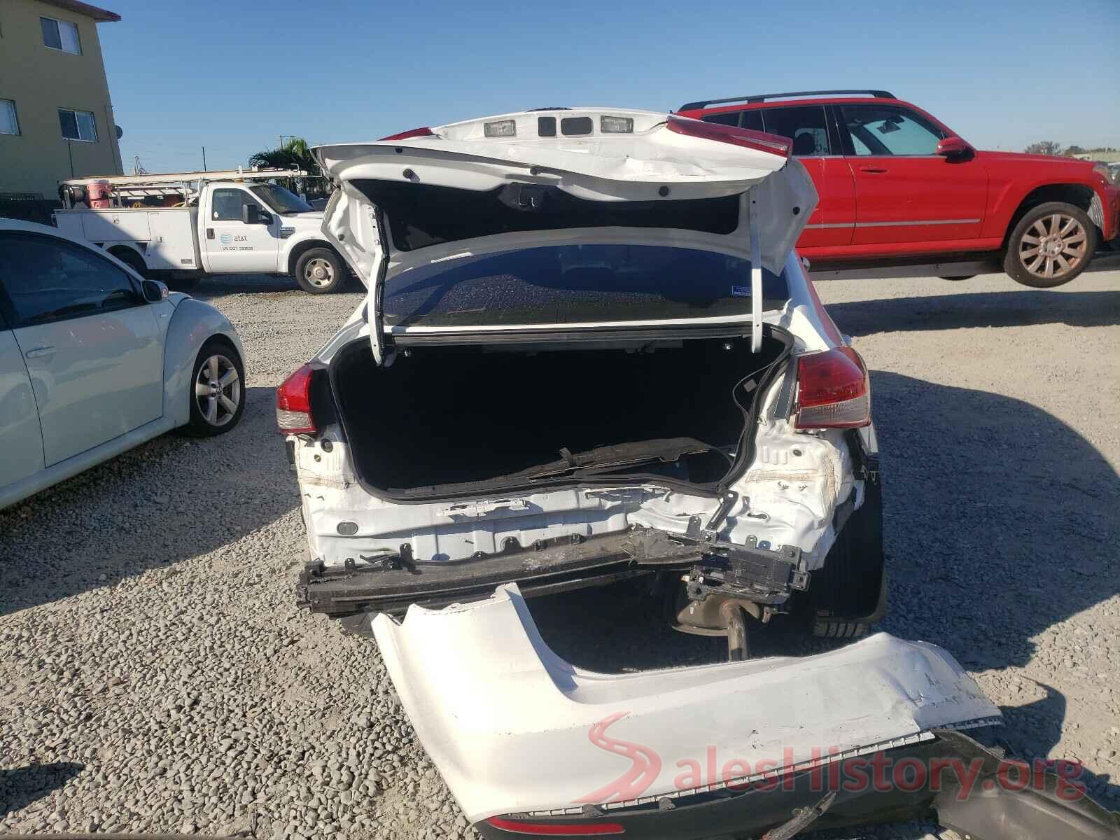 3KPFK4A76JE245000 2018 KIA FORTE