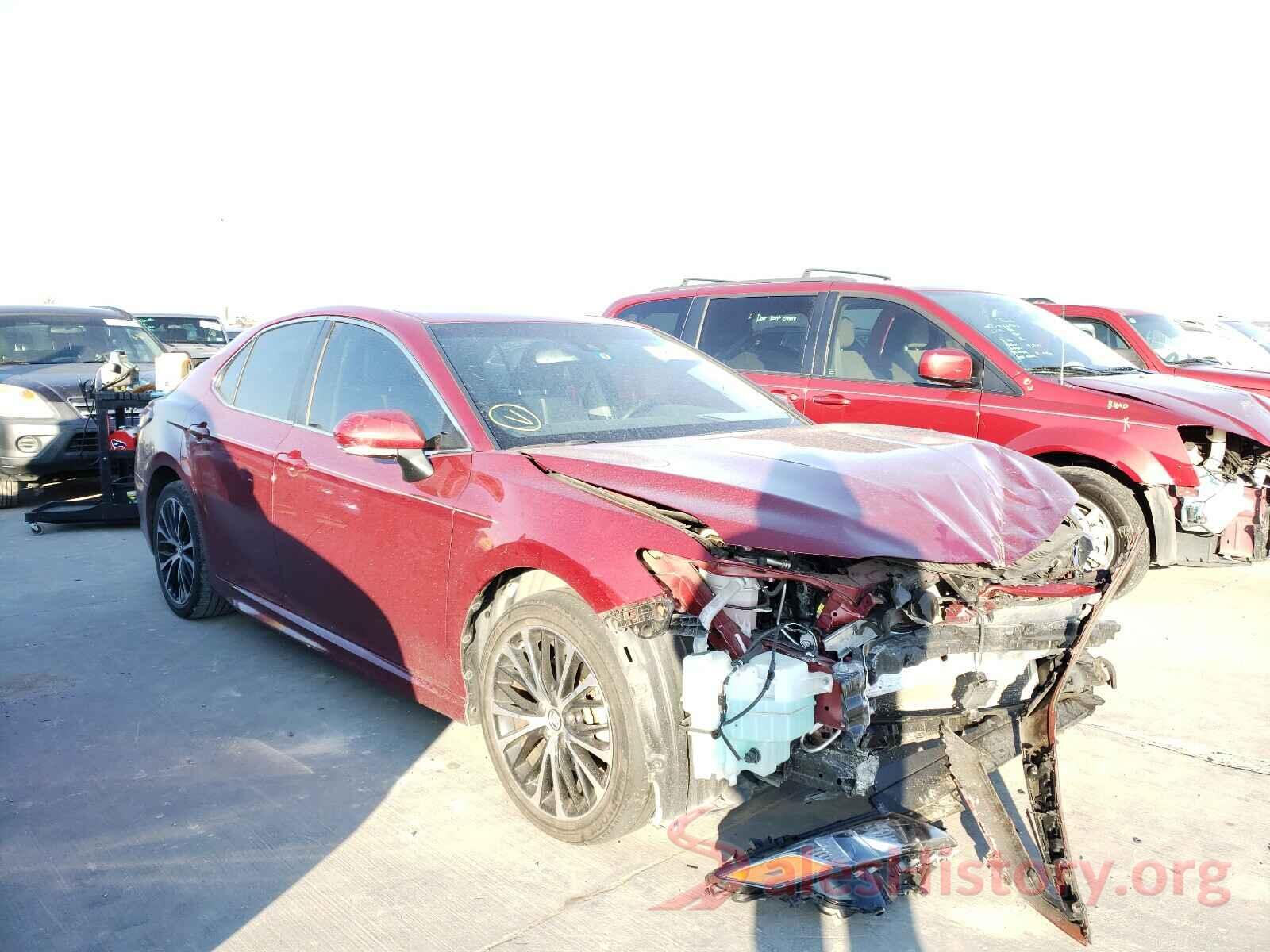 4T1B11HK6JU567076 2018 TOYOTA CAMRY