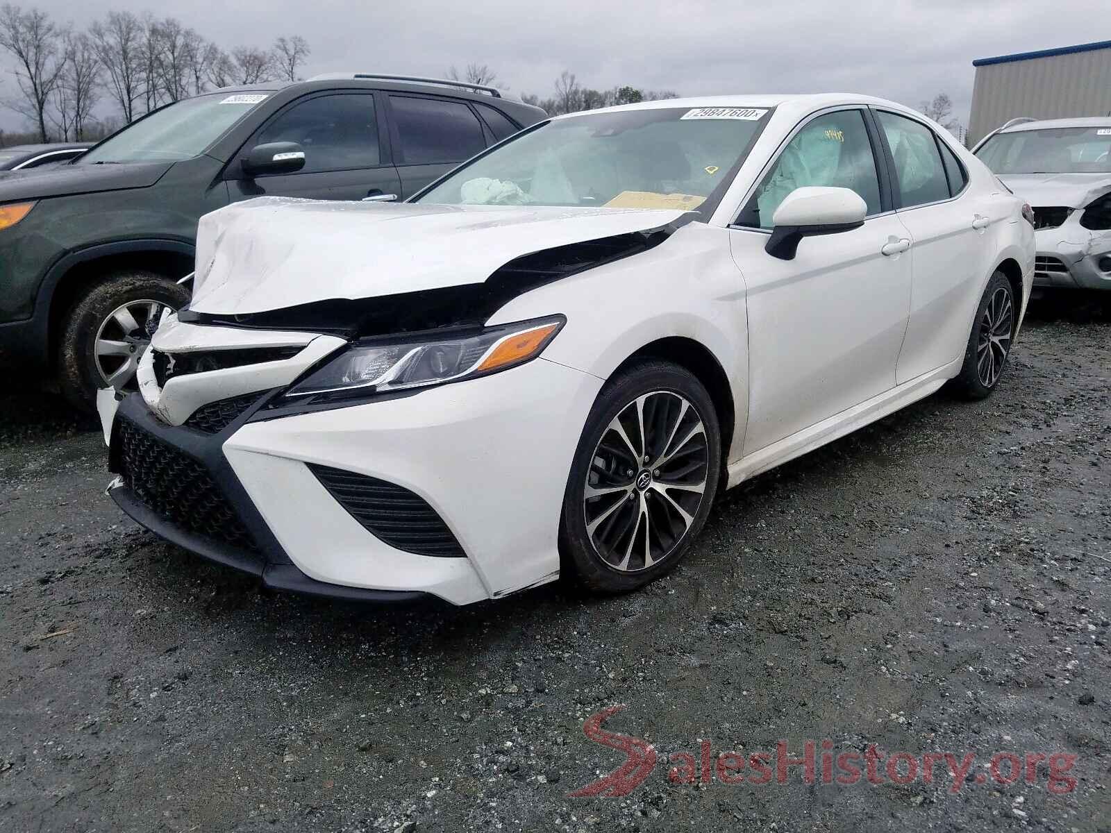 4T1B11HK8JU049485 2018 TOYOTA CAMRY