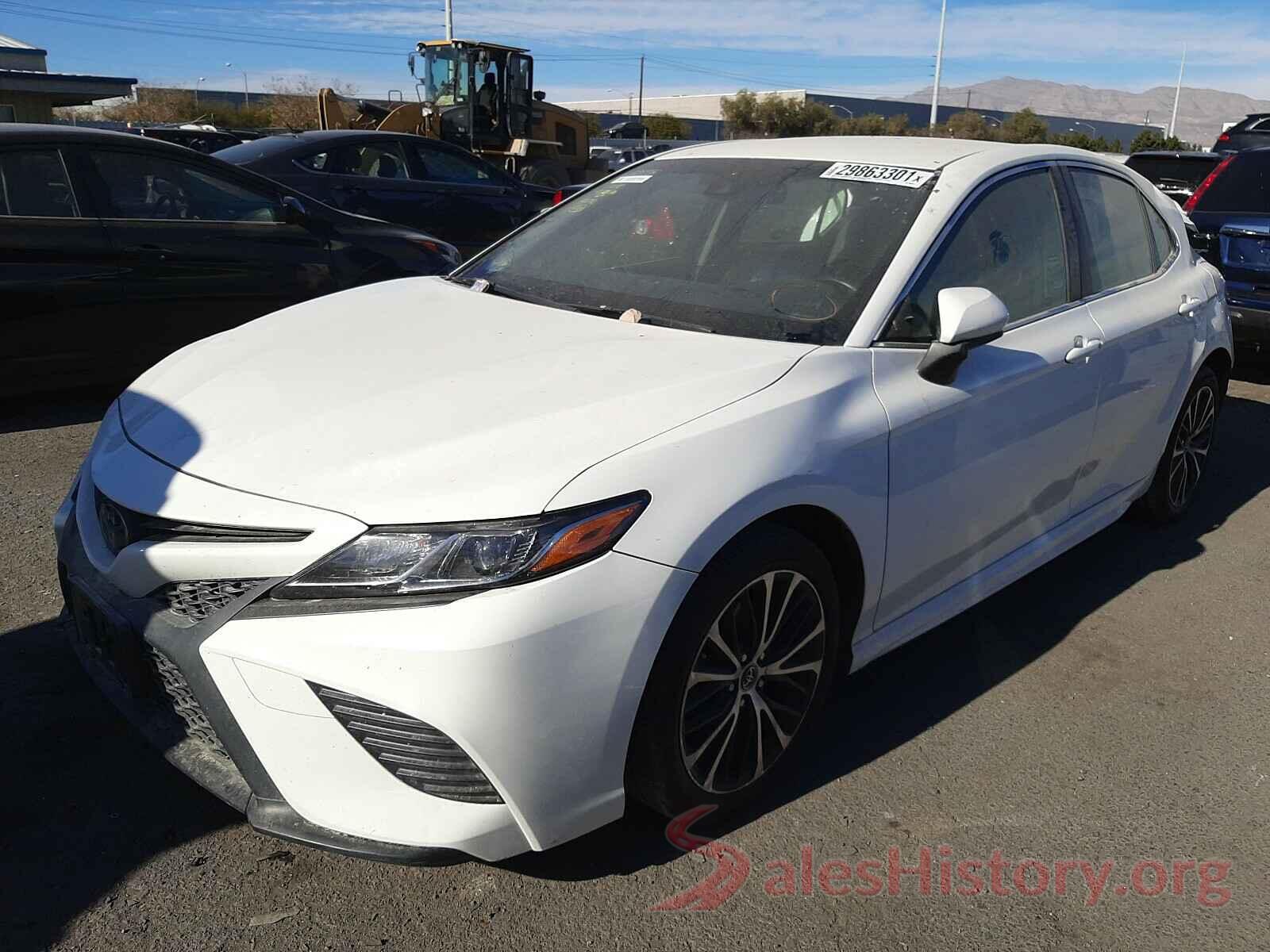 JTNB11HK0J3008824 2018 TOYOTA CAMRY