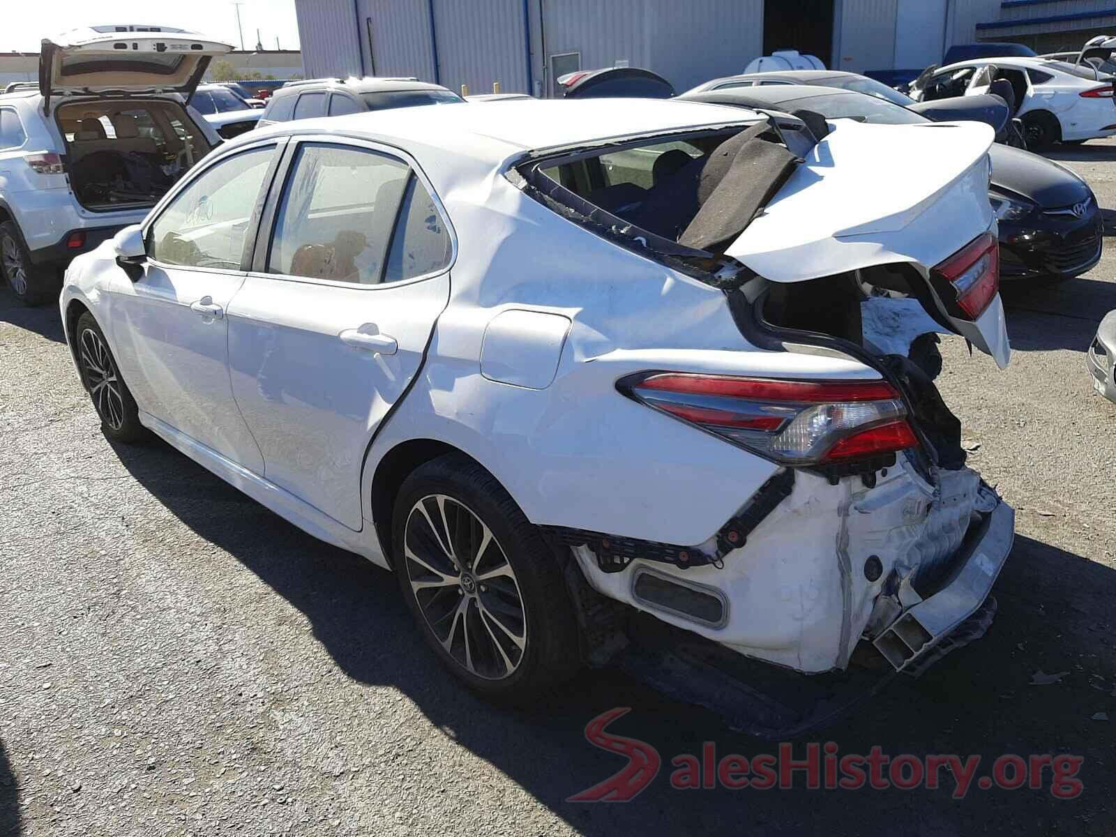 JTNB11HK0J3008824 2018 TOYOTA CAMRY