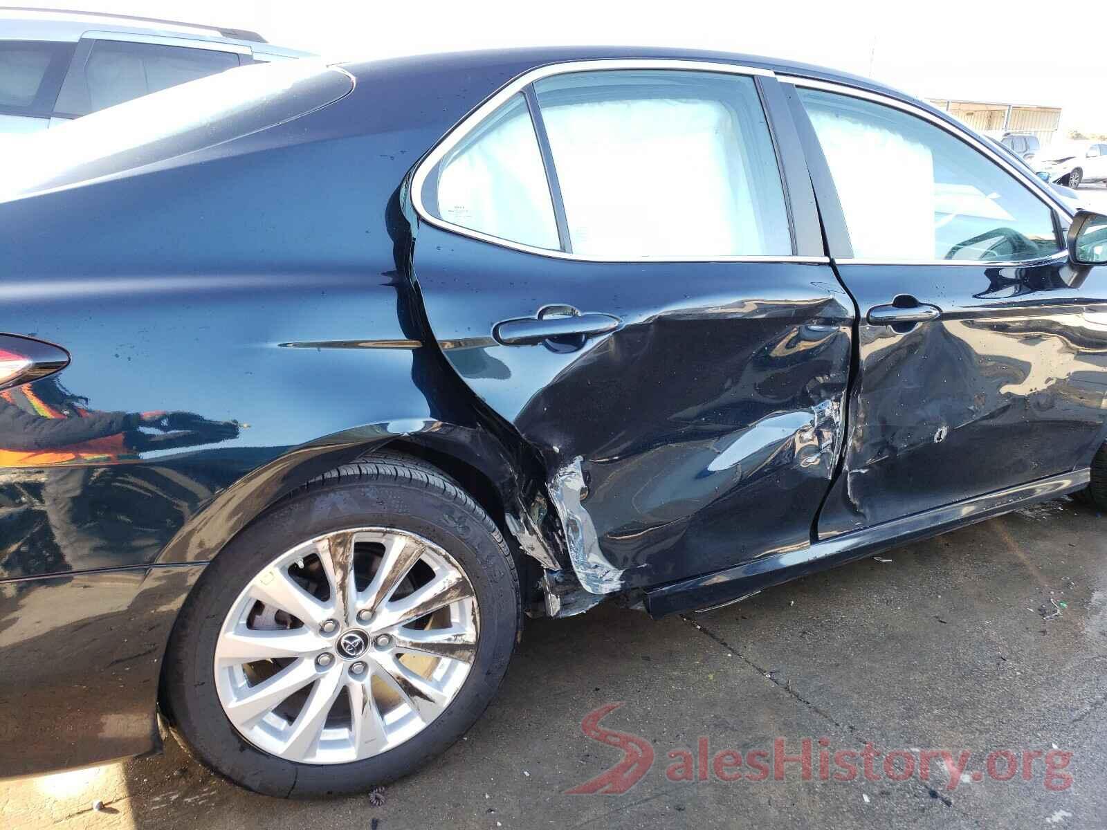 4T1B11HK9JU522858 2018 TOYOTA CAMRY