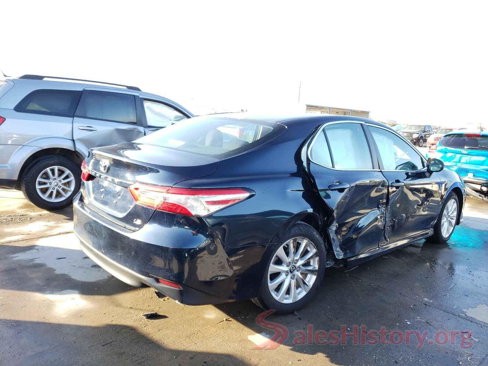 4T1B11HK9JU522858 2018 TOYOTA CAMRY