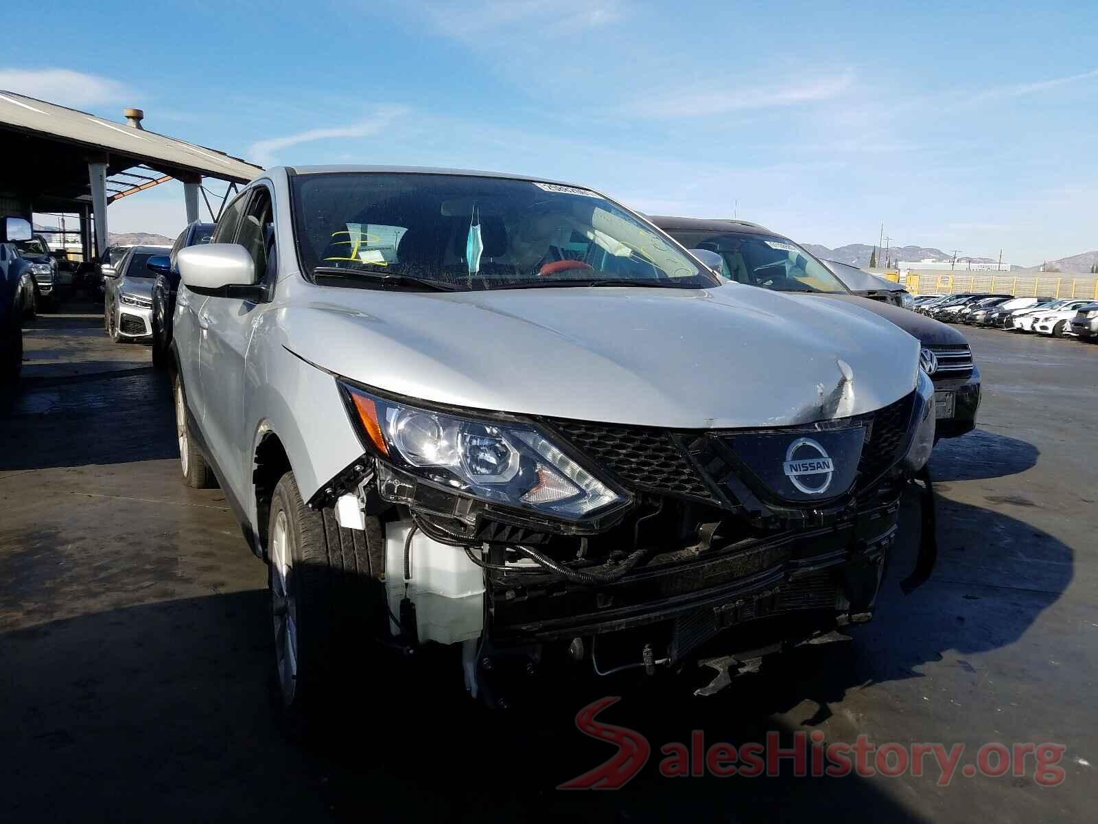 JN1BJ1CP6JW152709 2018 NISSAN ROGUE