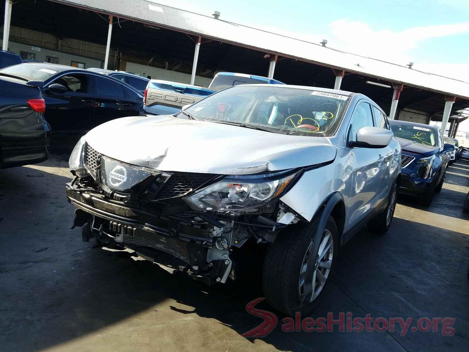 JN1BJ1CP6JW152709 2018 NISSAN ROGUE