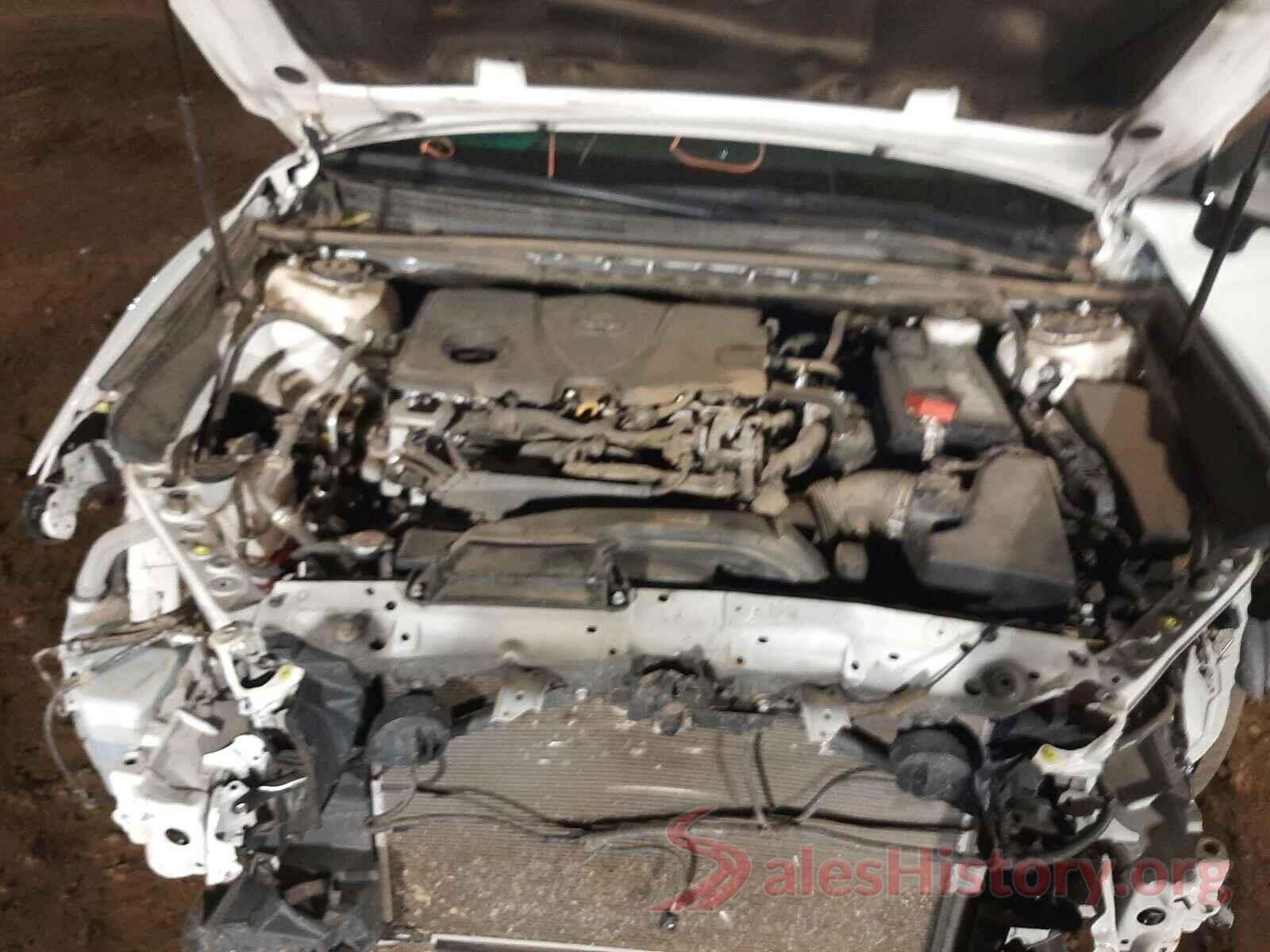 4T1B11HK0JU524725 2018 TOYOTA CAMRY