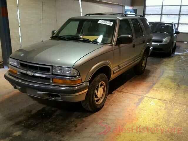 2HGFC2F58JH576935 2001 CHEVROLET BLAZER