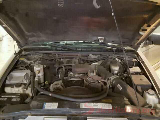 2HGFC2F58JH576935 2001 CHEVROLET BLAZER