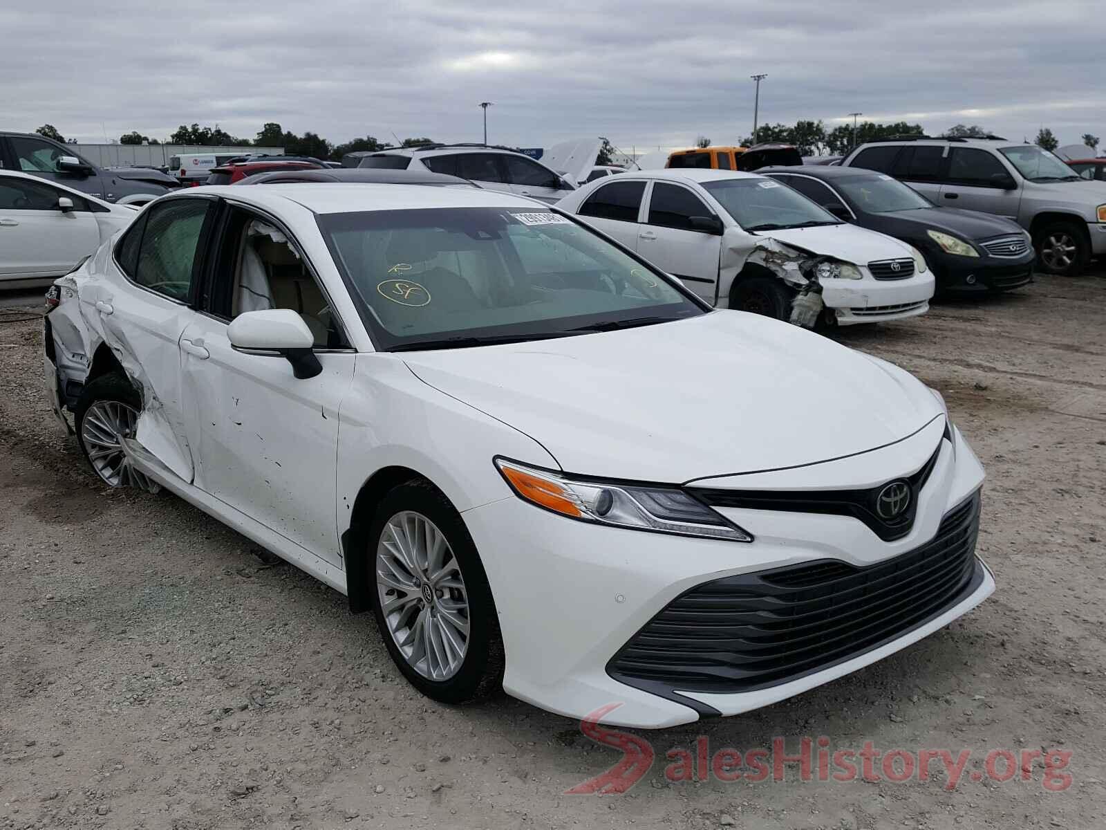 4T1B11HK4JU093094 2018 TOYOTA CAMRY