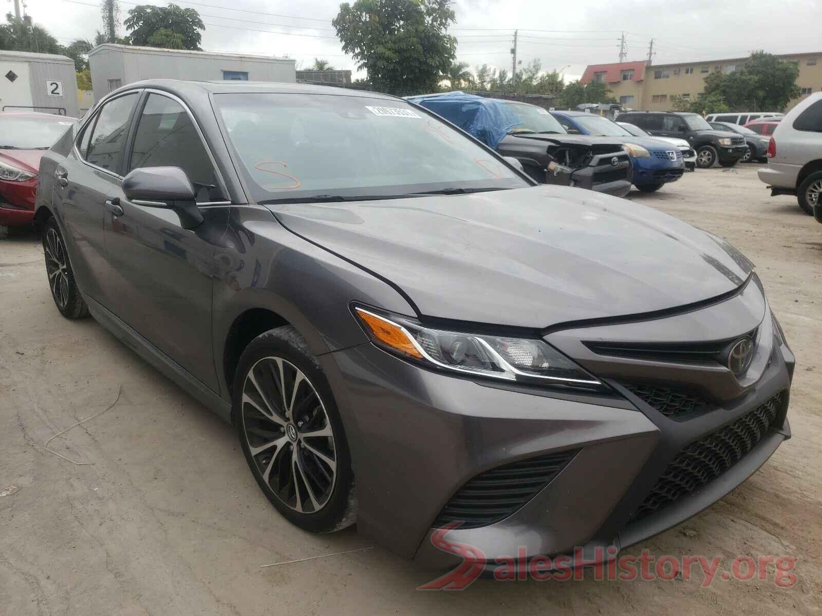 4T1B11HK8JU107546 2018 TOYOTA CAMRY