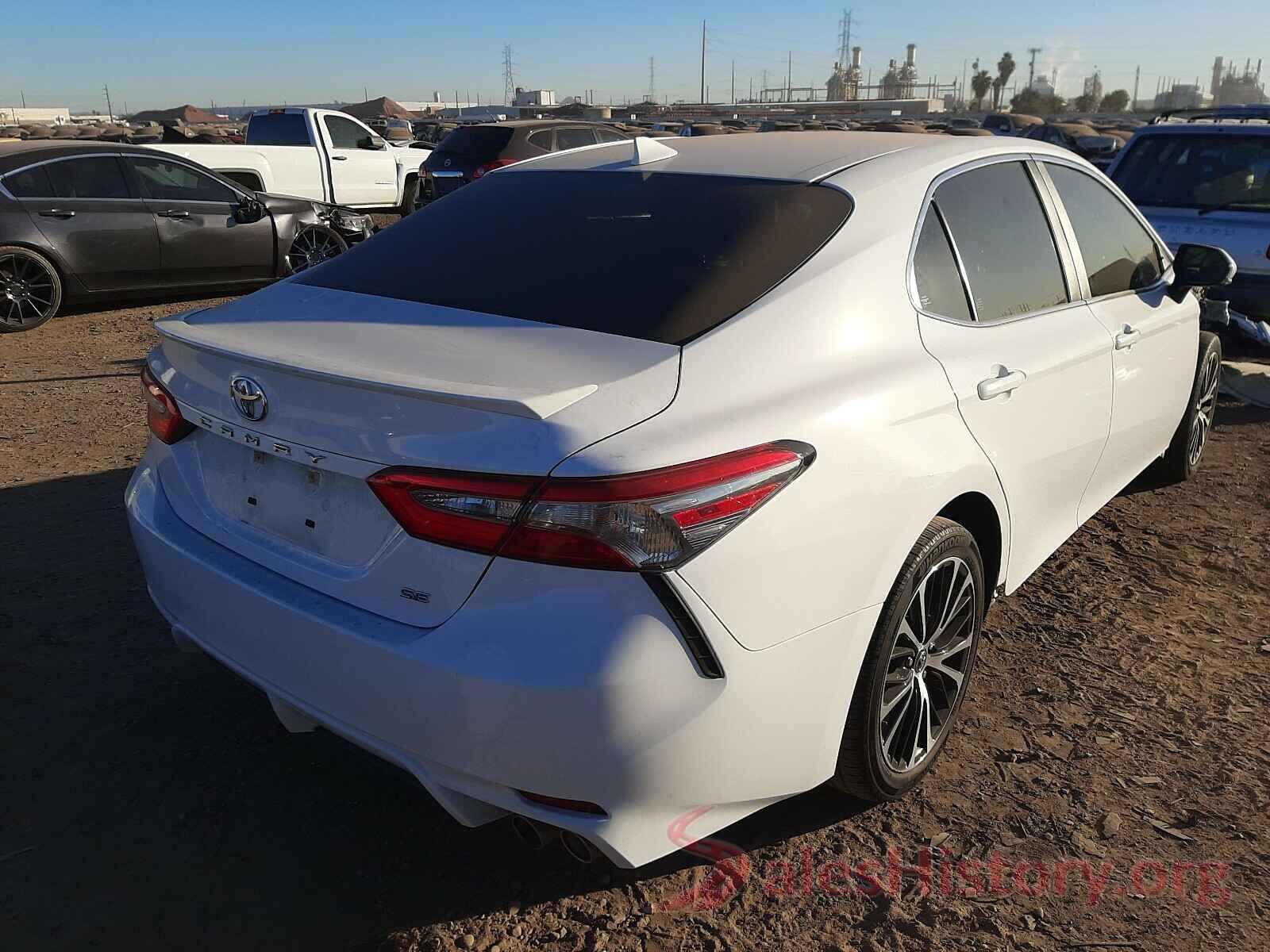 4T1B11HK3JU100150 2018 TOYOTA CAMRY