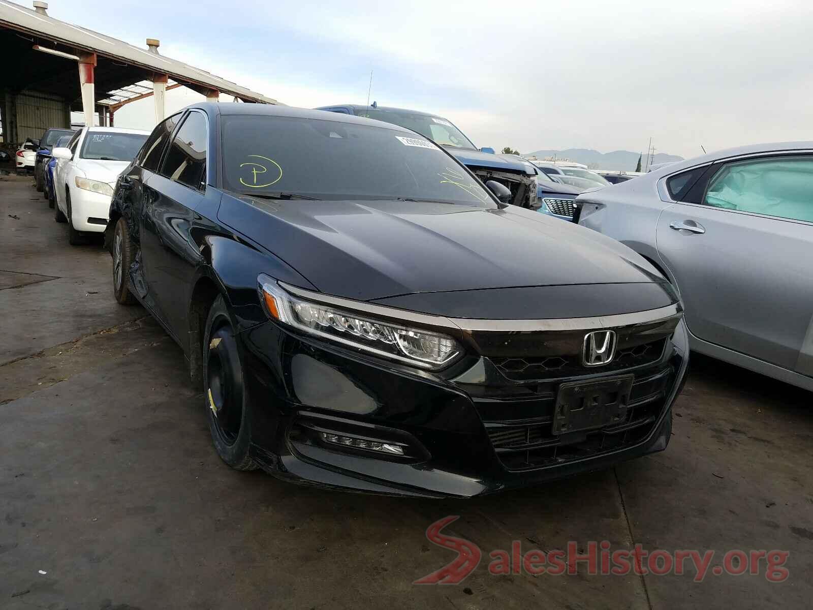 1HGCV1F32JA186045 2018 HONDA ACCORD