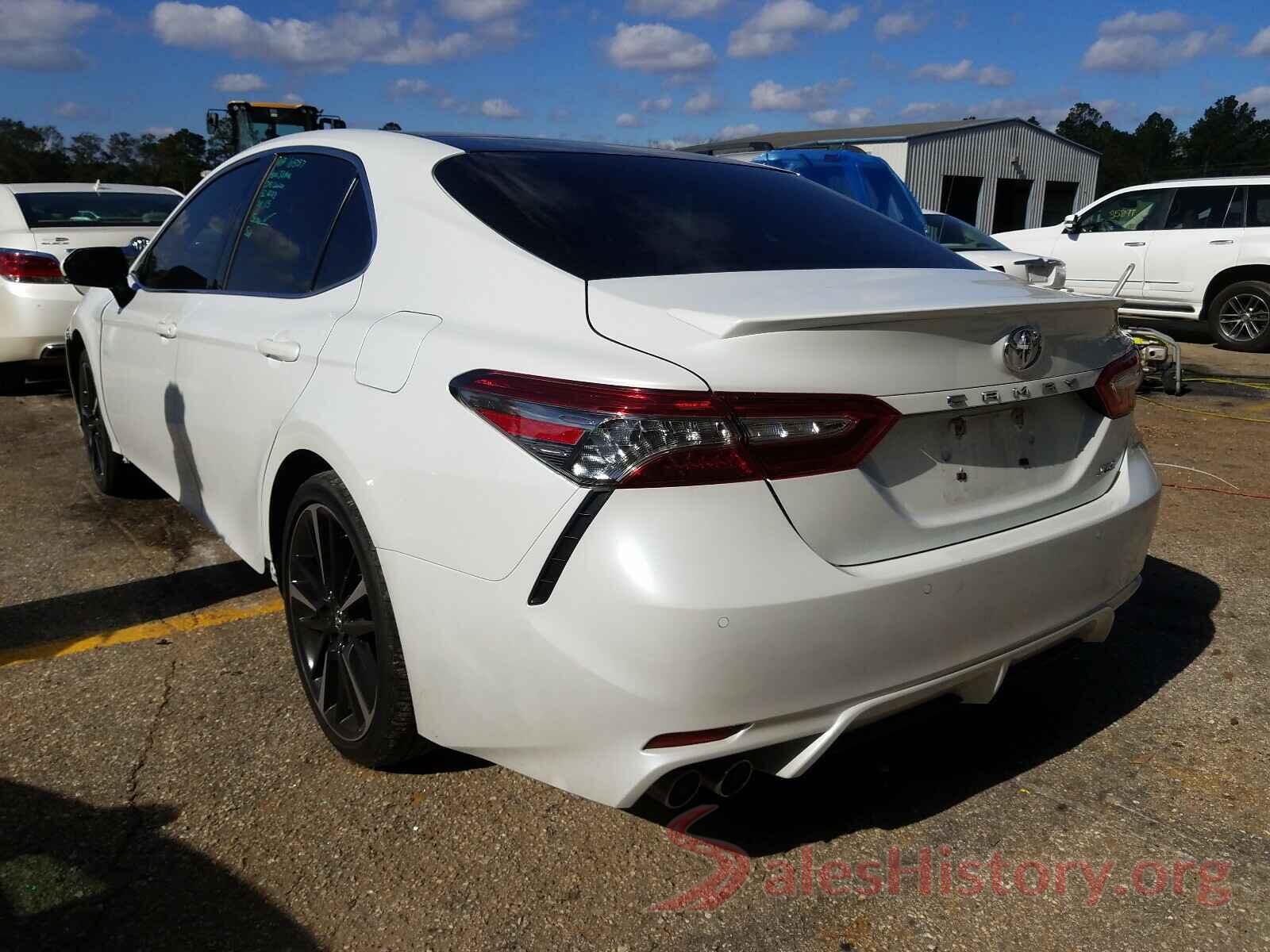 4T1B61HK3JU157479 2018 TOYOTA CAMRY