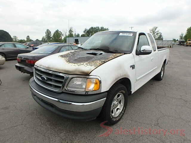 3N1CP5CU9KL569345 2000 FORD F150