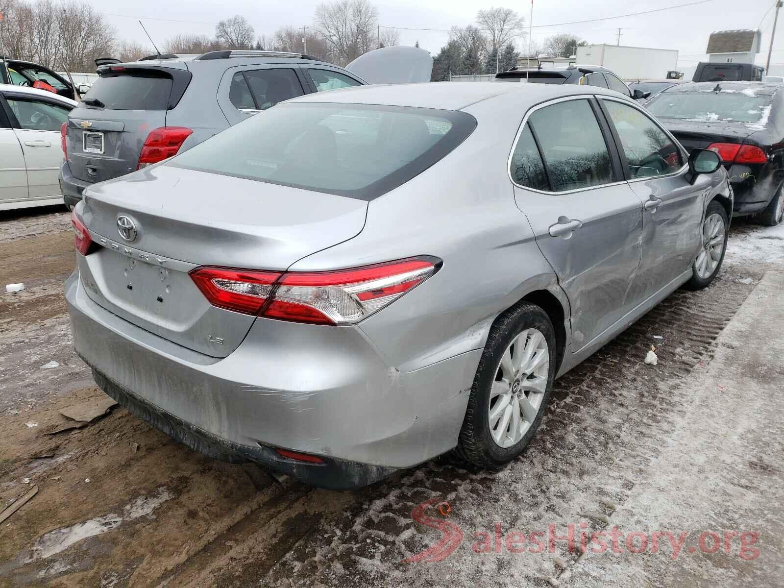 4T1B11HK2JU632411 2018 TOYOTA CAMRY