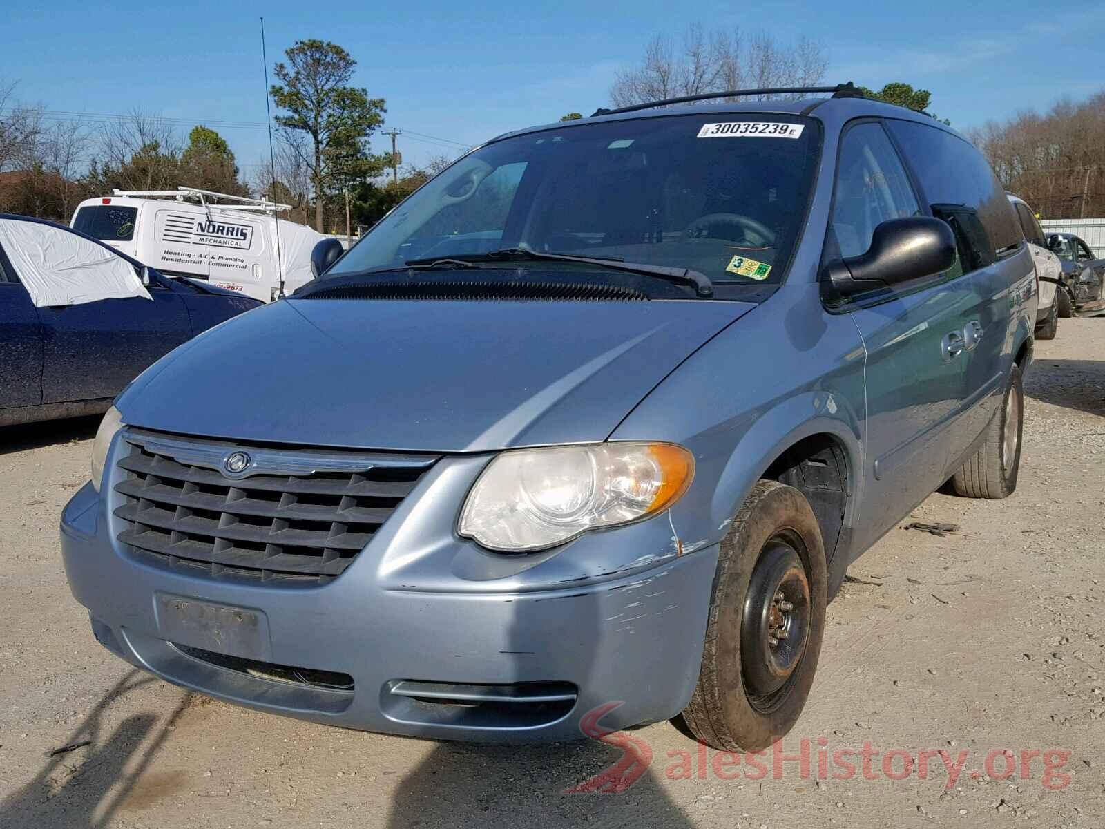 3C4NJCBBXKT855927 2005 CHRYSLER TOWN & COU