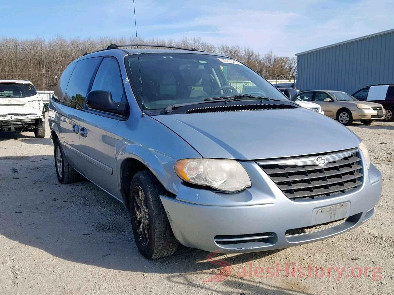 3C4NJCBBXKT855927 2005 CHRYSLER TOWN & COU