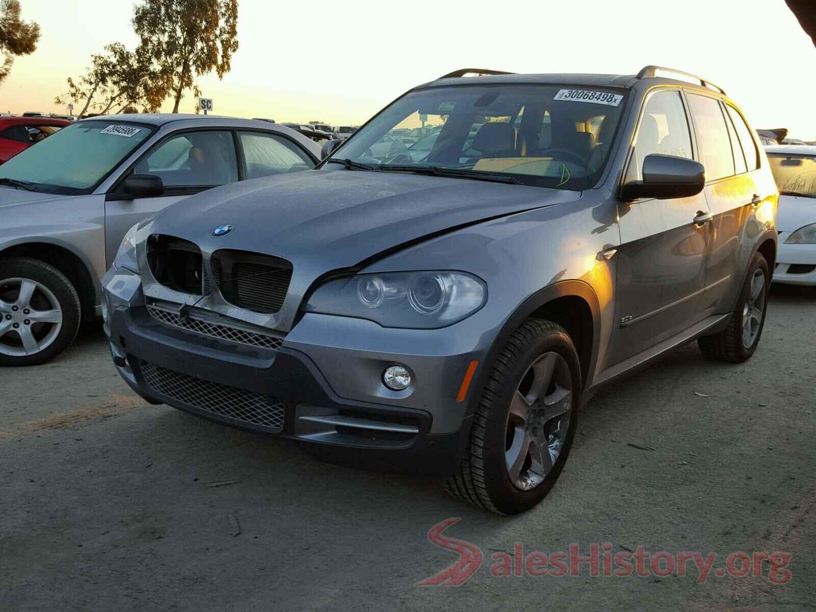 1V2CR2CA8JC556803 2008 BMW X5