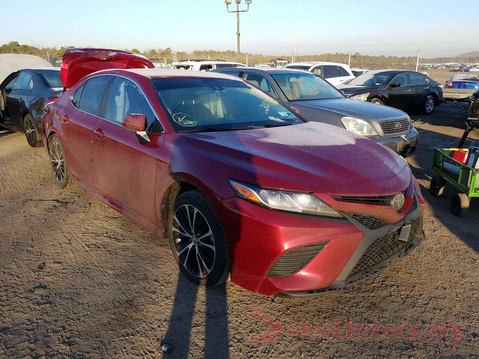 4T1B11HK9JU553091 2018 TOYOTA CAMRY