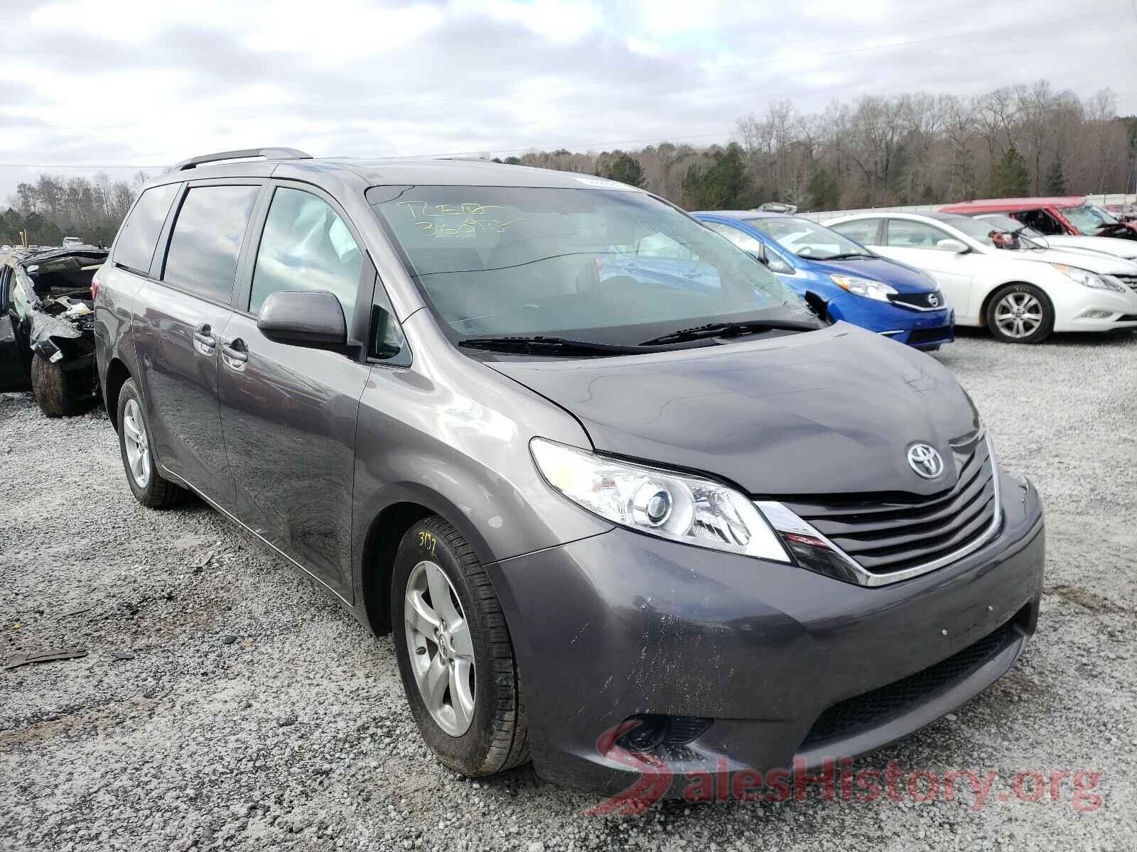 5TDKZ3DC9HS823233 2017 TOYOTA SIENNA