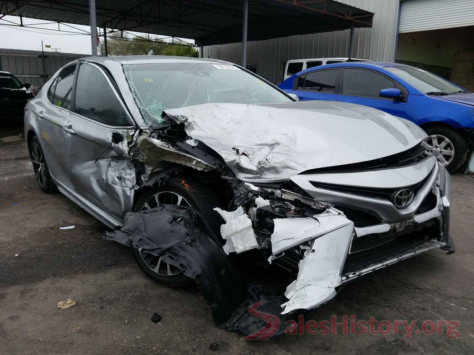 4T1B11HK6JU063207 2018 TOYOTA CAMRY