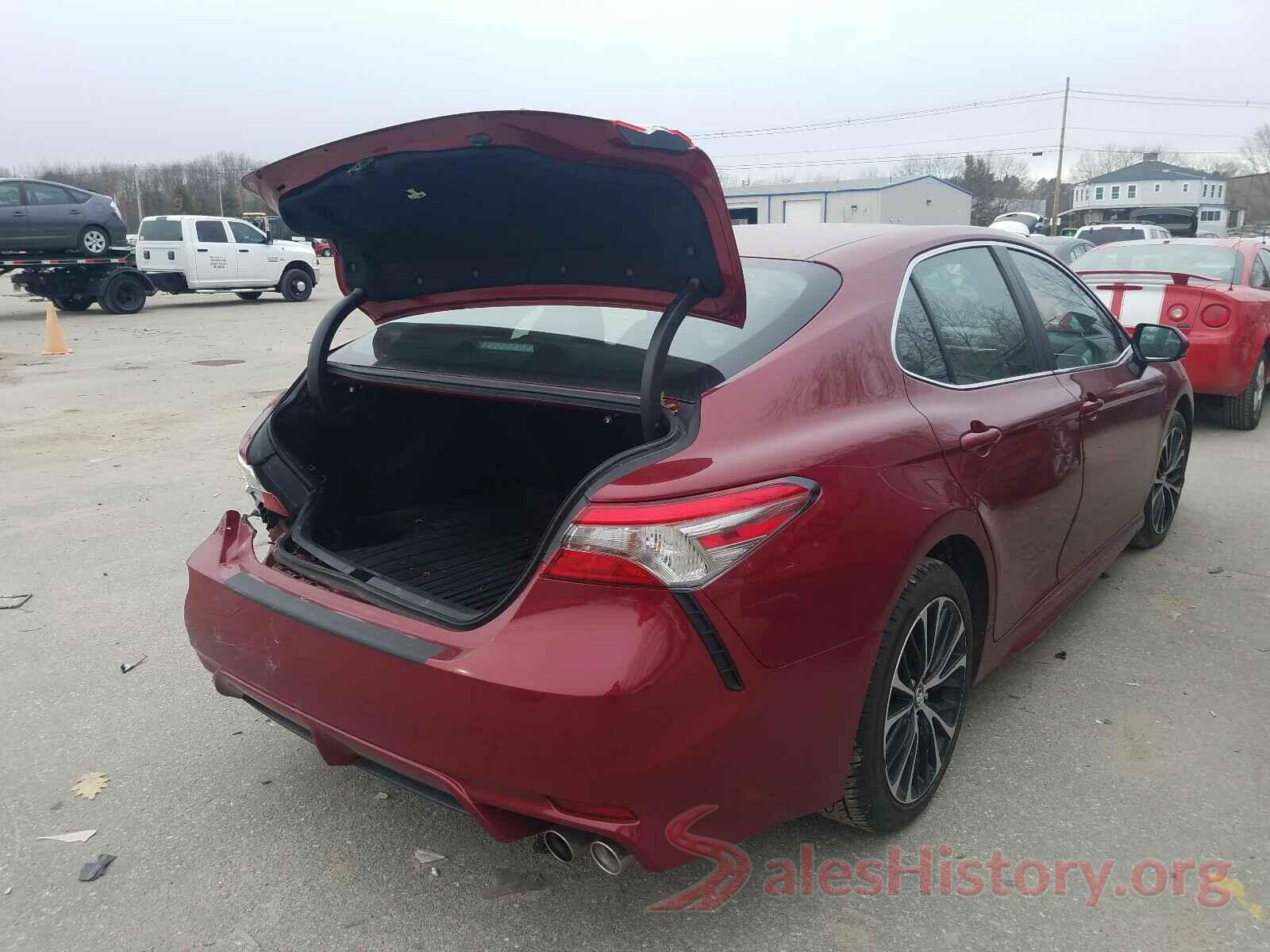 4T1B11HK8JU552806 2018 TOYOTA CAMRY