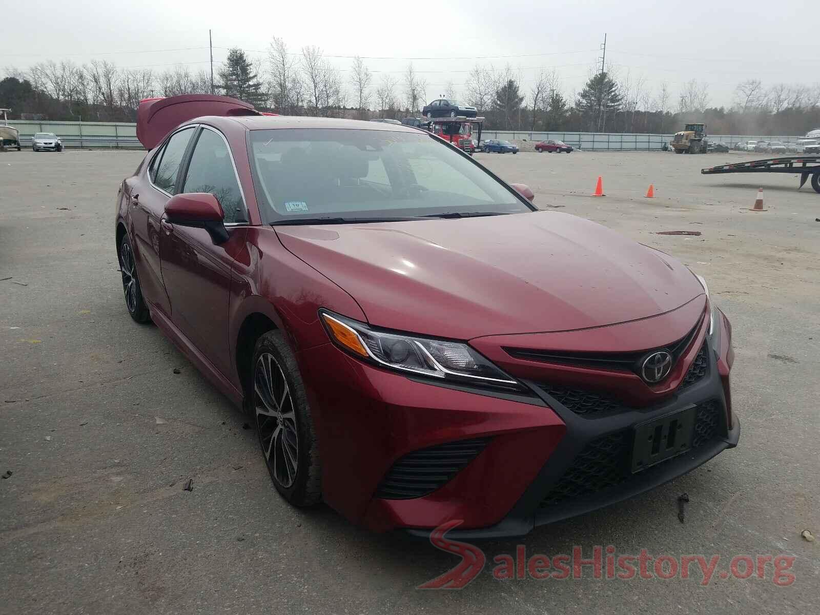 4T1B11HK8JU552806 2018 TOYOTA CAMRY