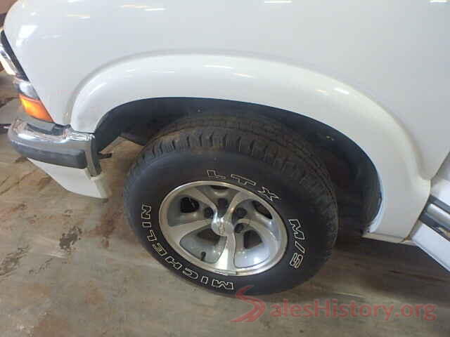 1GCVKREC6JZ219484 2001 CHEVROLET BLAZER