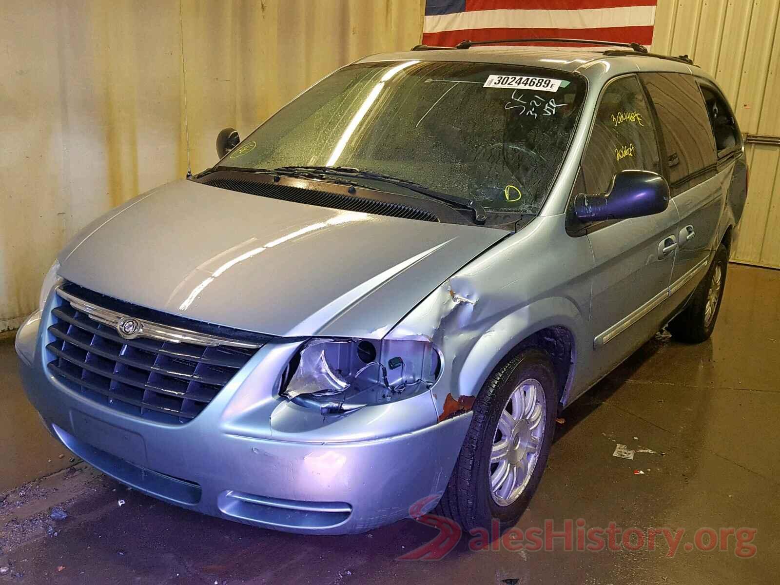 5NPD84LF7JH306487 2005 CHRYSLER TOWN & COU