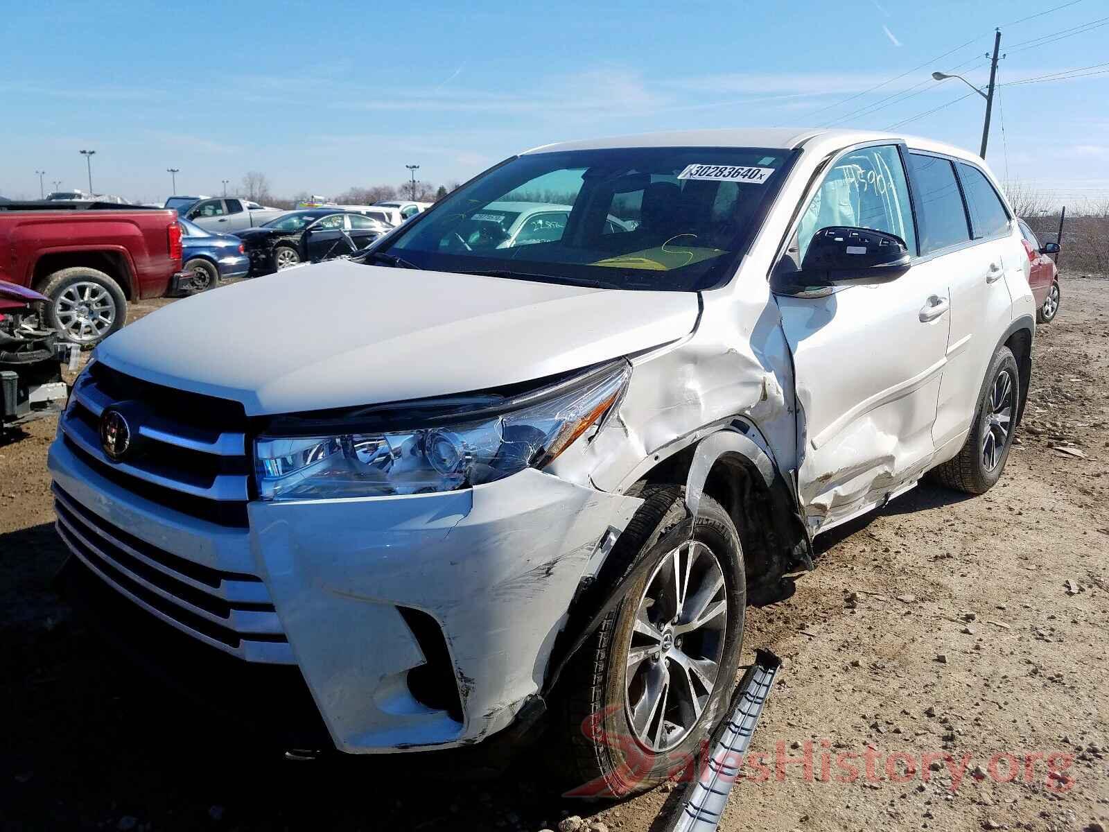 5TDZARFH5JS039767 2018 TOYOTA HIGHLANDER